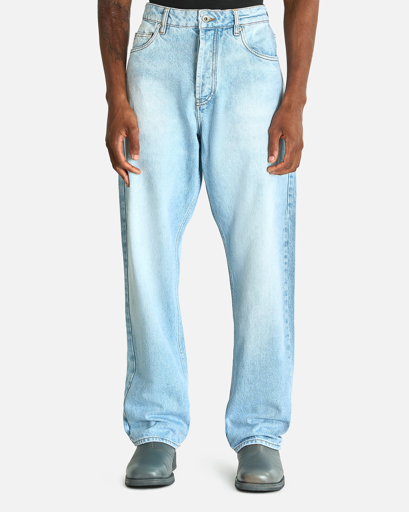 90's Jean in Bleach Wash – SVRN