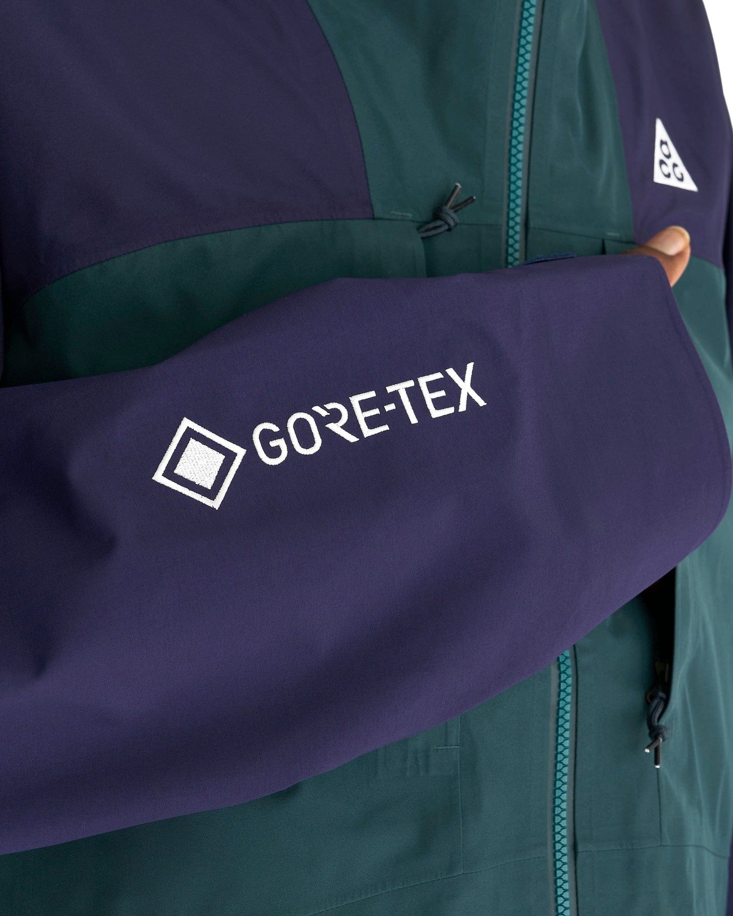 Nike Men's Jackets ACG Storm-FIT ADV GORE-TEX Jacket in Deep Jungle