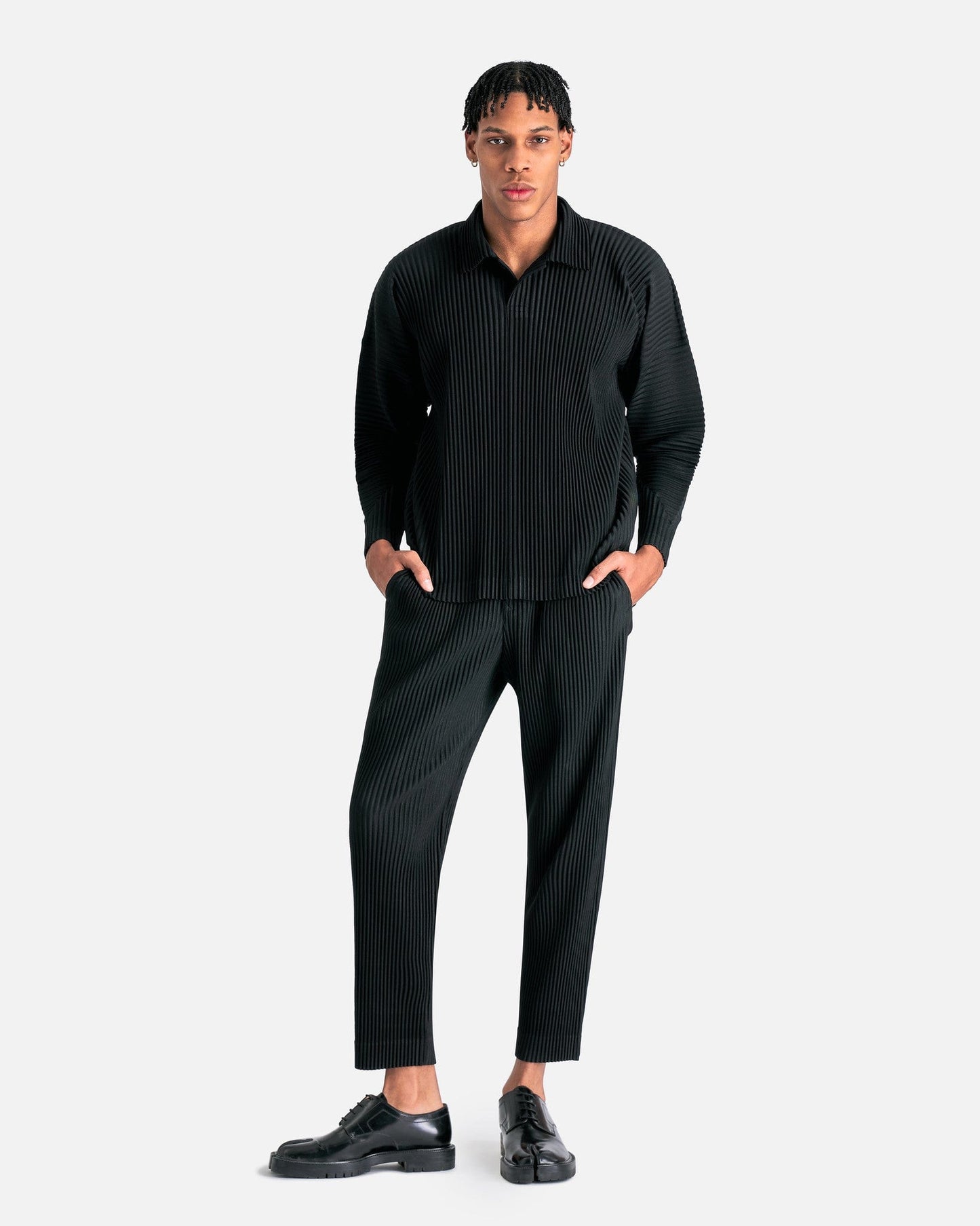Homme Plissé Issey Miyake Men's Pants Basics Pleated Trousers in Black