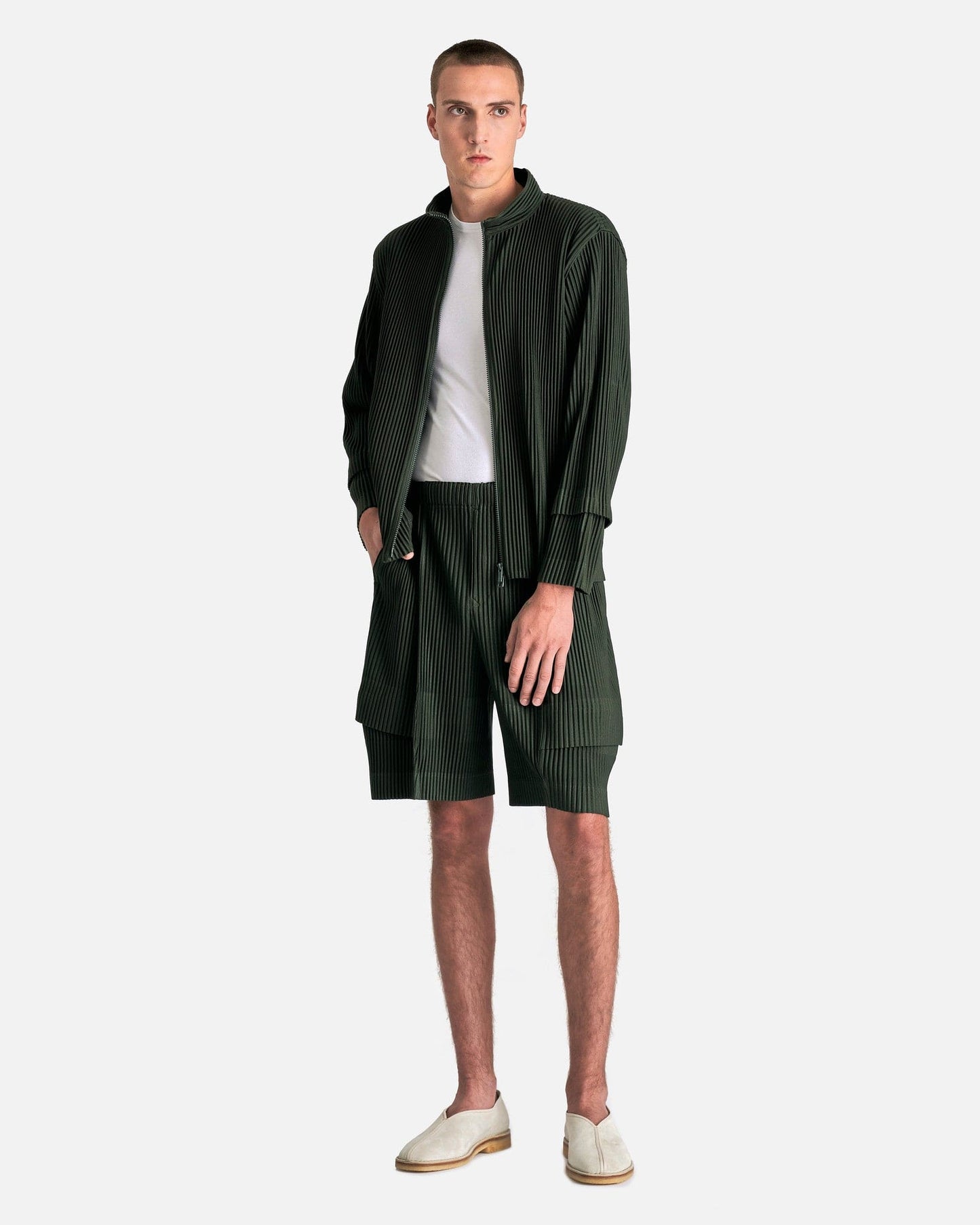 Homme Plissé Issey Miyake Men's Shorts Cargo Shorts in Deep Green