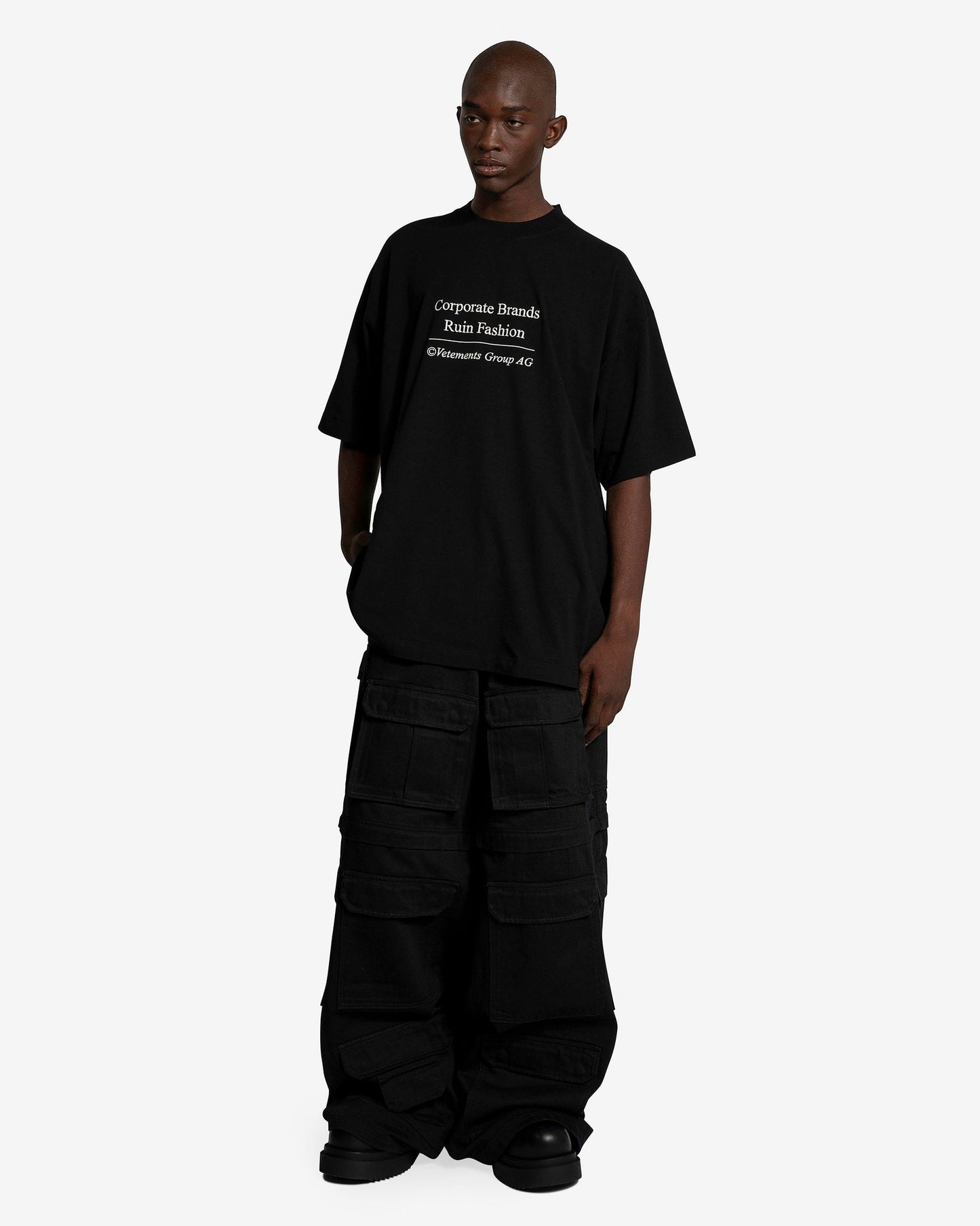 VETEMENTS Men's T-Shirts Corporate Brand T-Shirt in Black