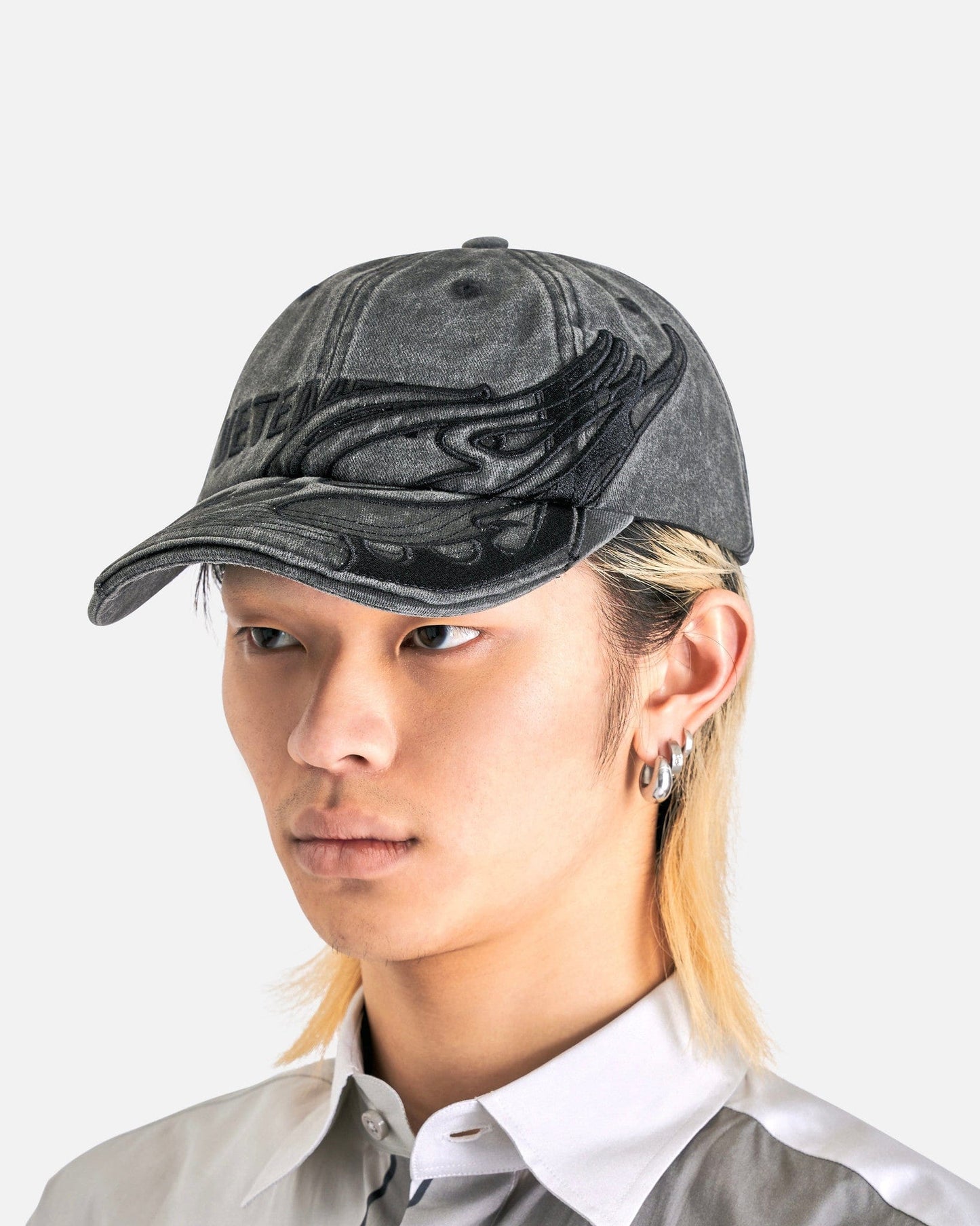VETEMENTS Men's Hats O/S Flame Logo Cap in Washed Black