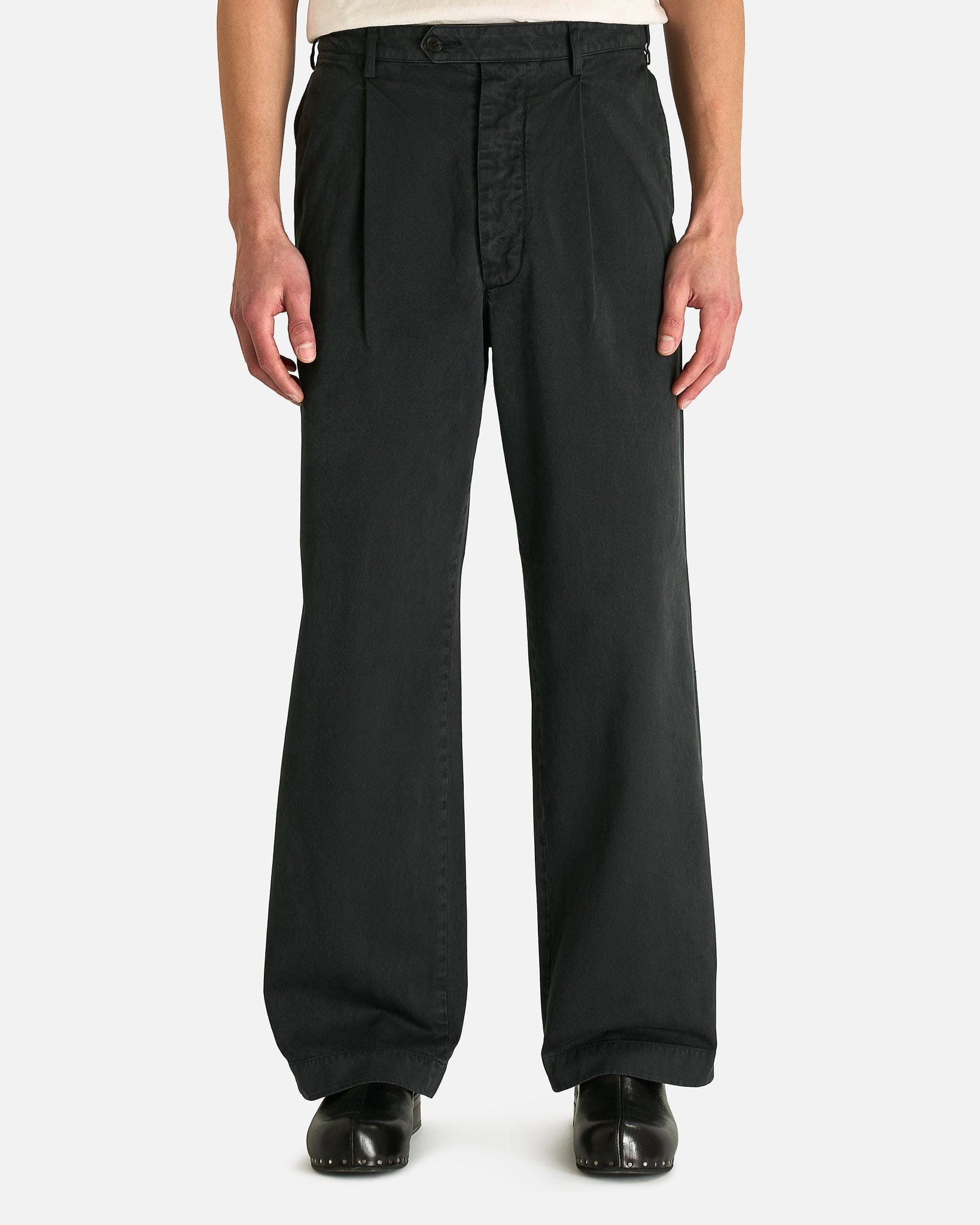 Garment-Dyed Finx One-Tuck Wide Pant in Black – SVRN