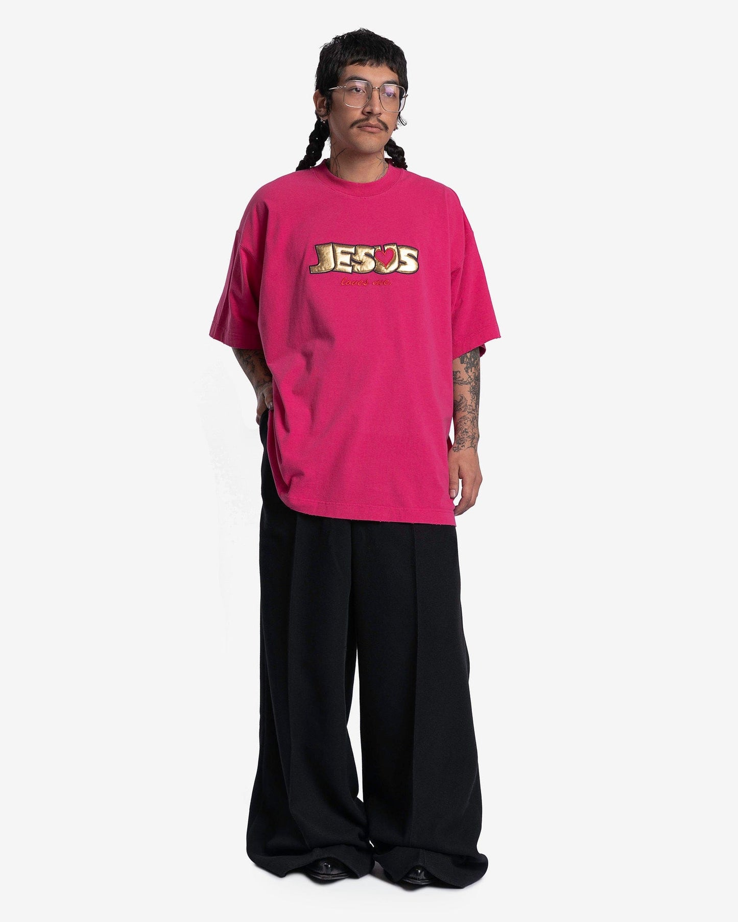 VETEMENTS Men's T-Shirts Jesus Loves You T-Shirt in Faded Hot Pink