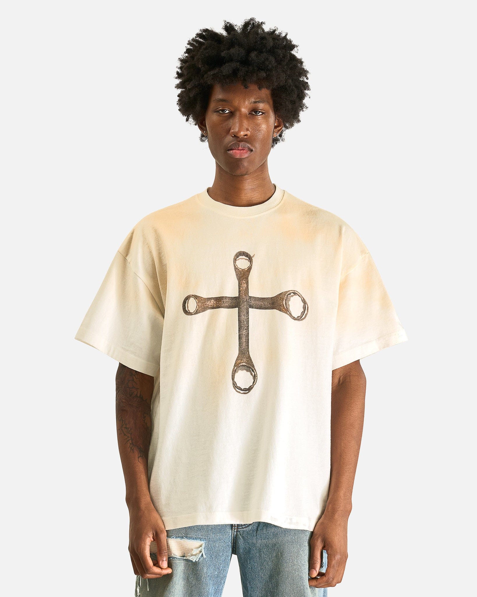 セントくん Moto Church Tee in Dirty White – SVRN