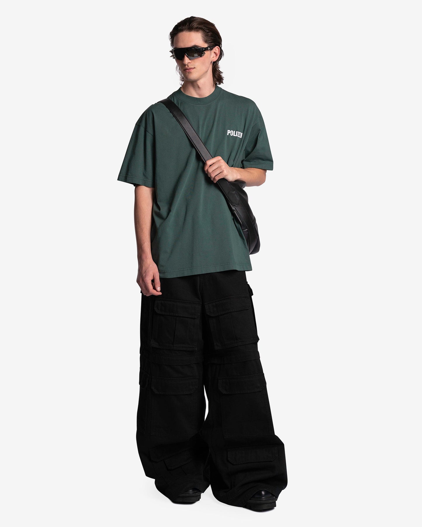 VETEMENTS Men's Pants Multipocket Cargo Pants in Black