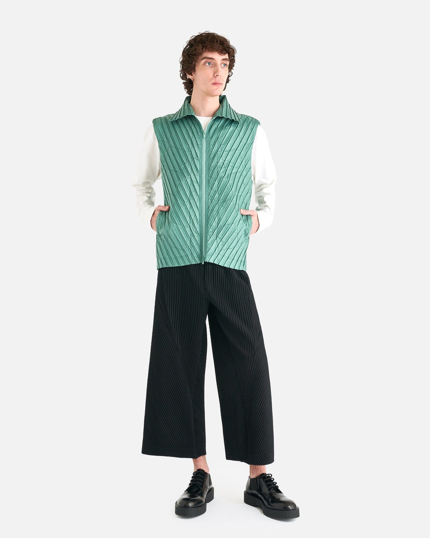 Homme Plissé Issey Miyake Men's Jackets Padded Pleats Vest in Green