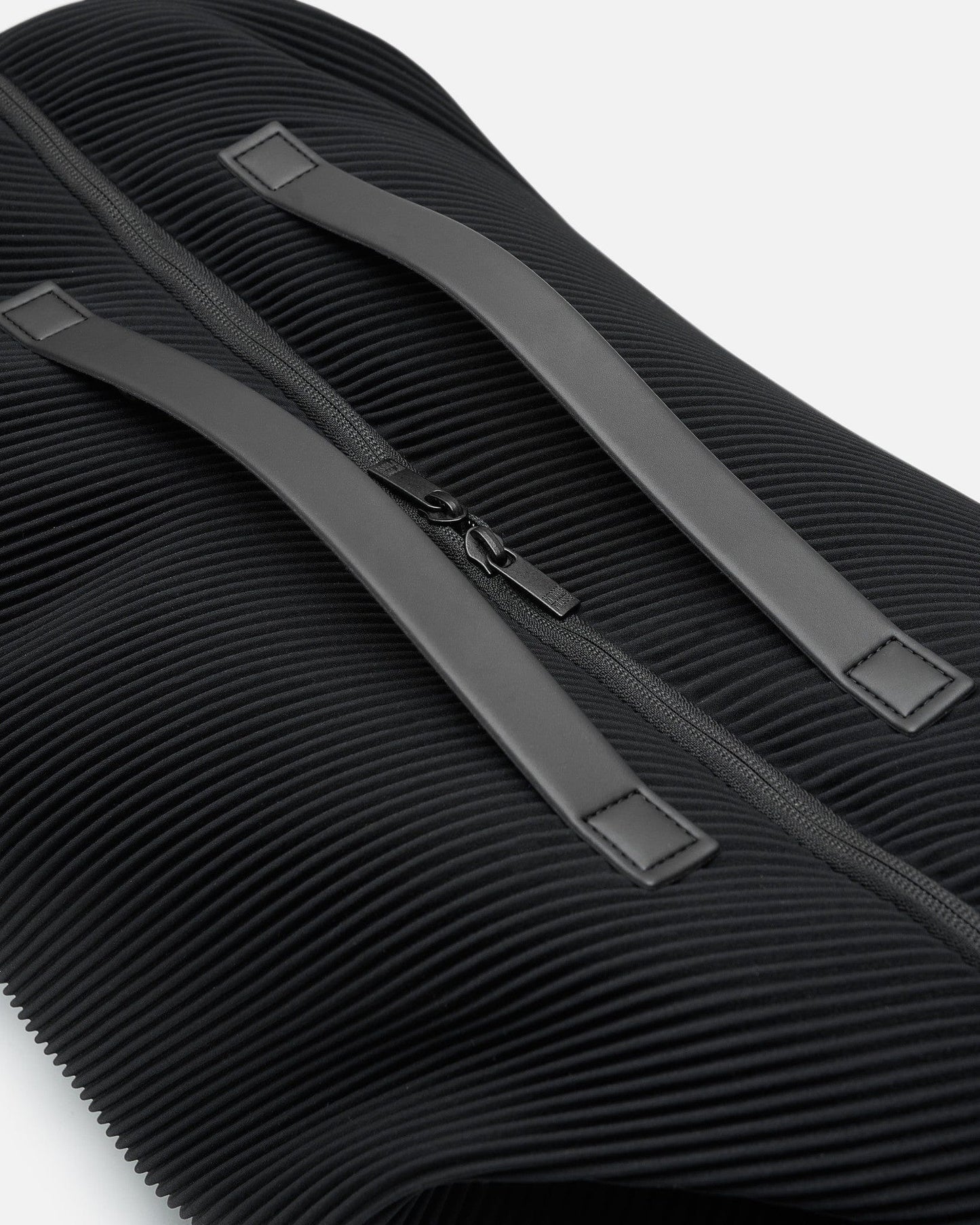 Homme Plissé Issey Miyake Men's Bags OS Pleats Travel Bag in Black