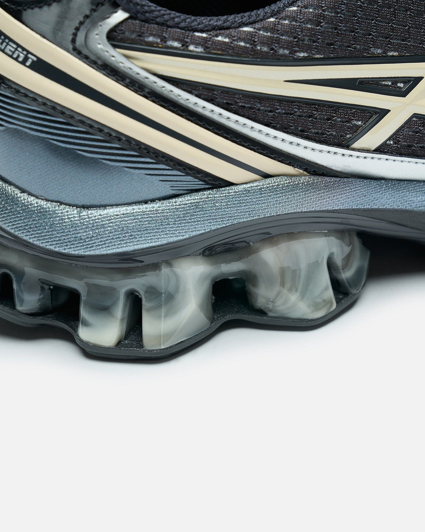 Asics Men's Sneakers US6-S Gel Kinetic Fluent in Black/Vanilla