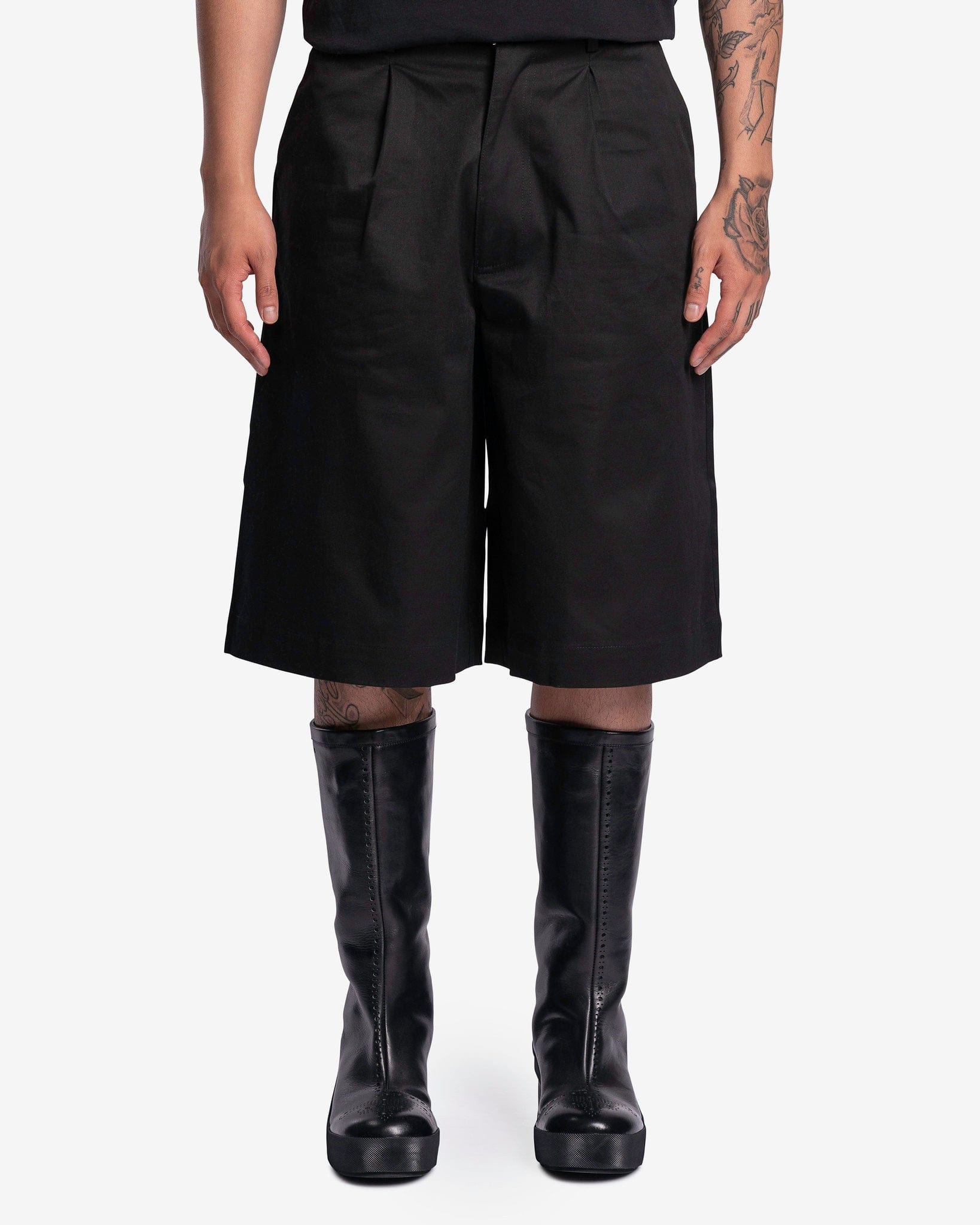 Wide Leg Shorts in Black SVRN Wide Leg Shorts in Black SVRN