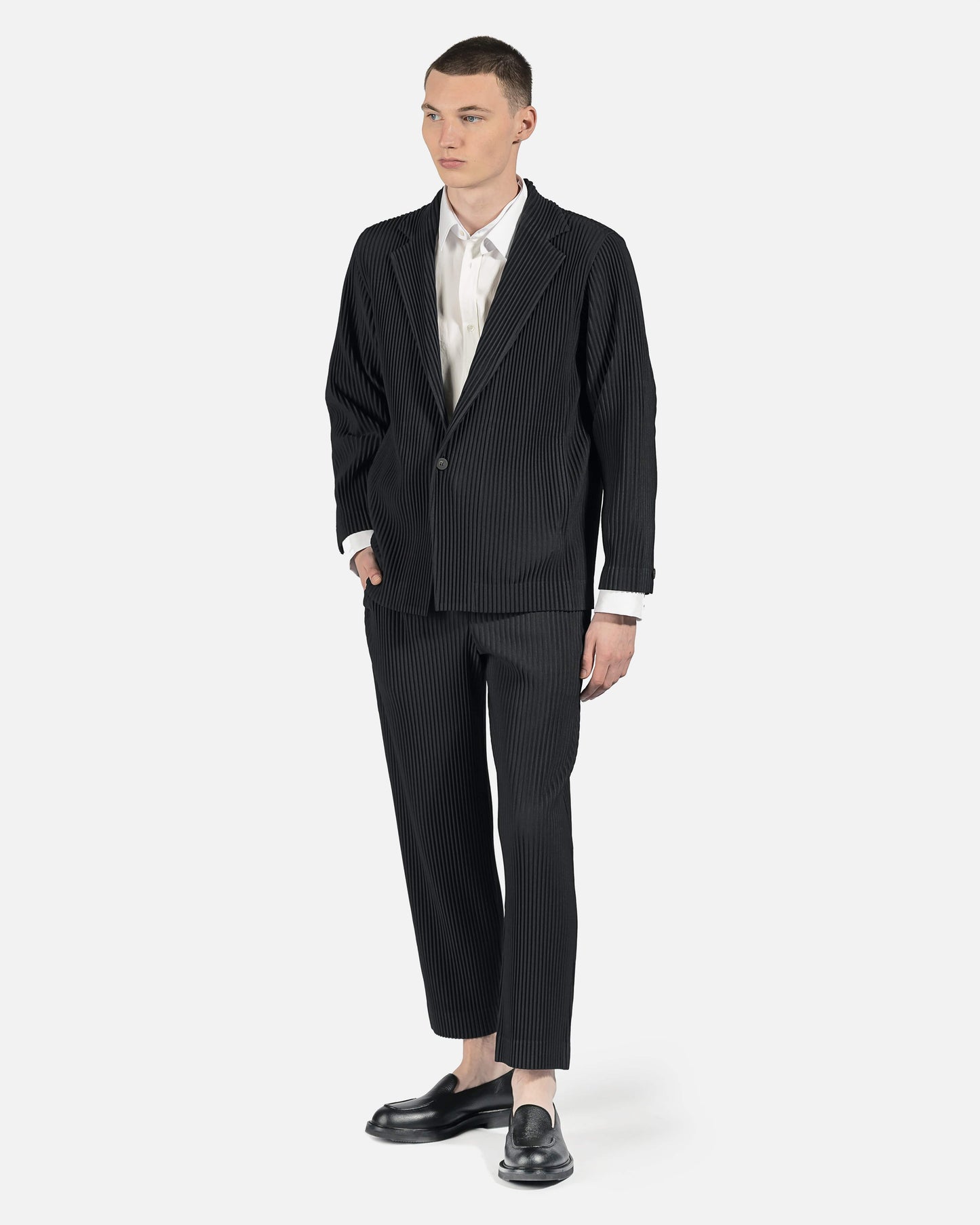 Homme Plissé Issey Miyake Men's Pants Basics Pleated Trousers in Black