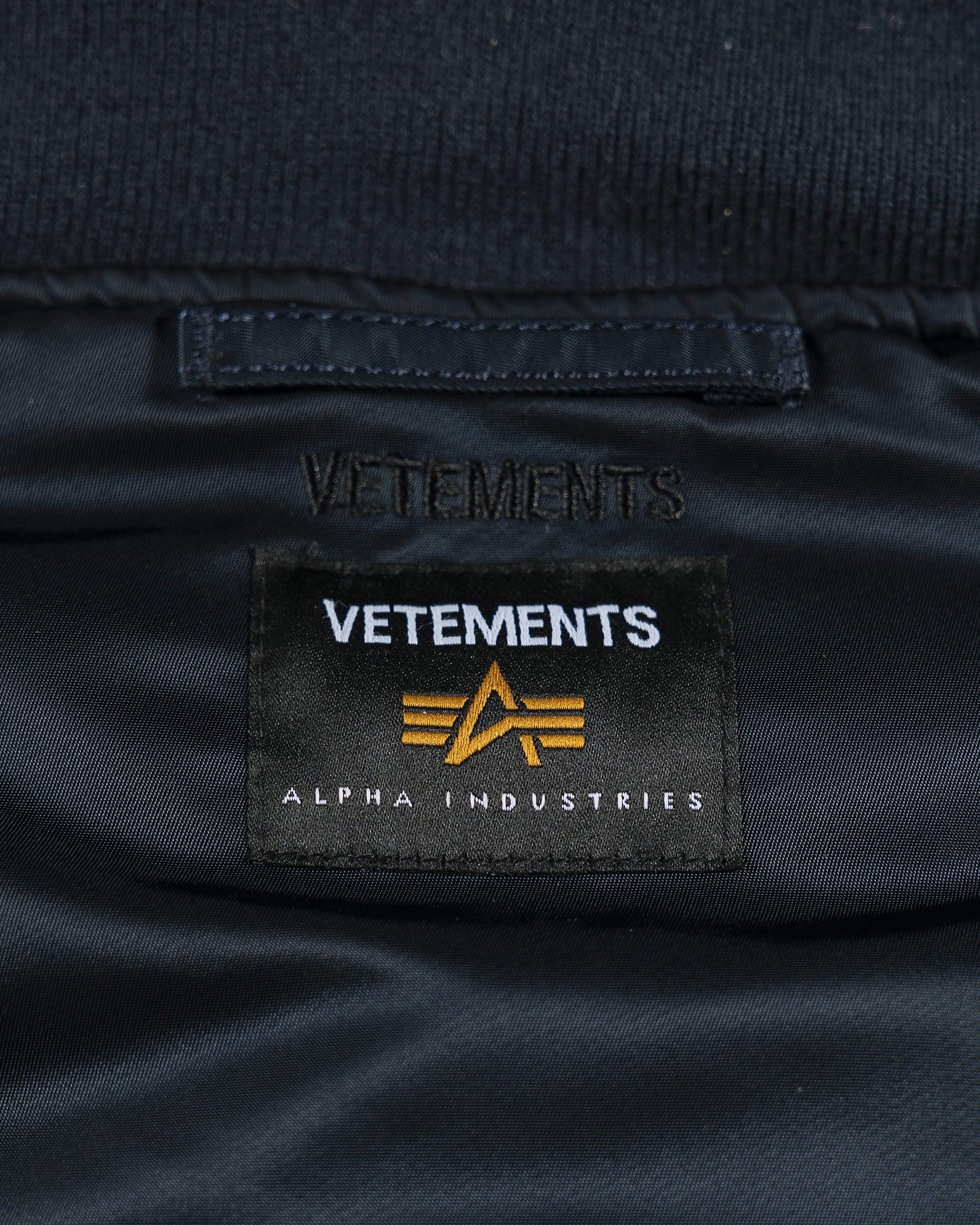 VETEMENTS Men's Jackets Cut-Up Reversible Bomber in Black/Navy