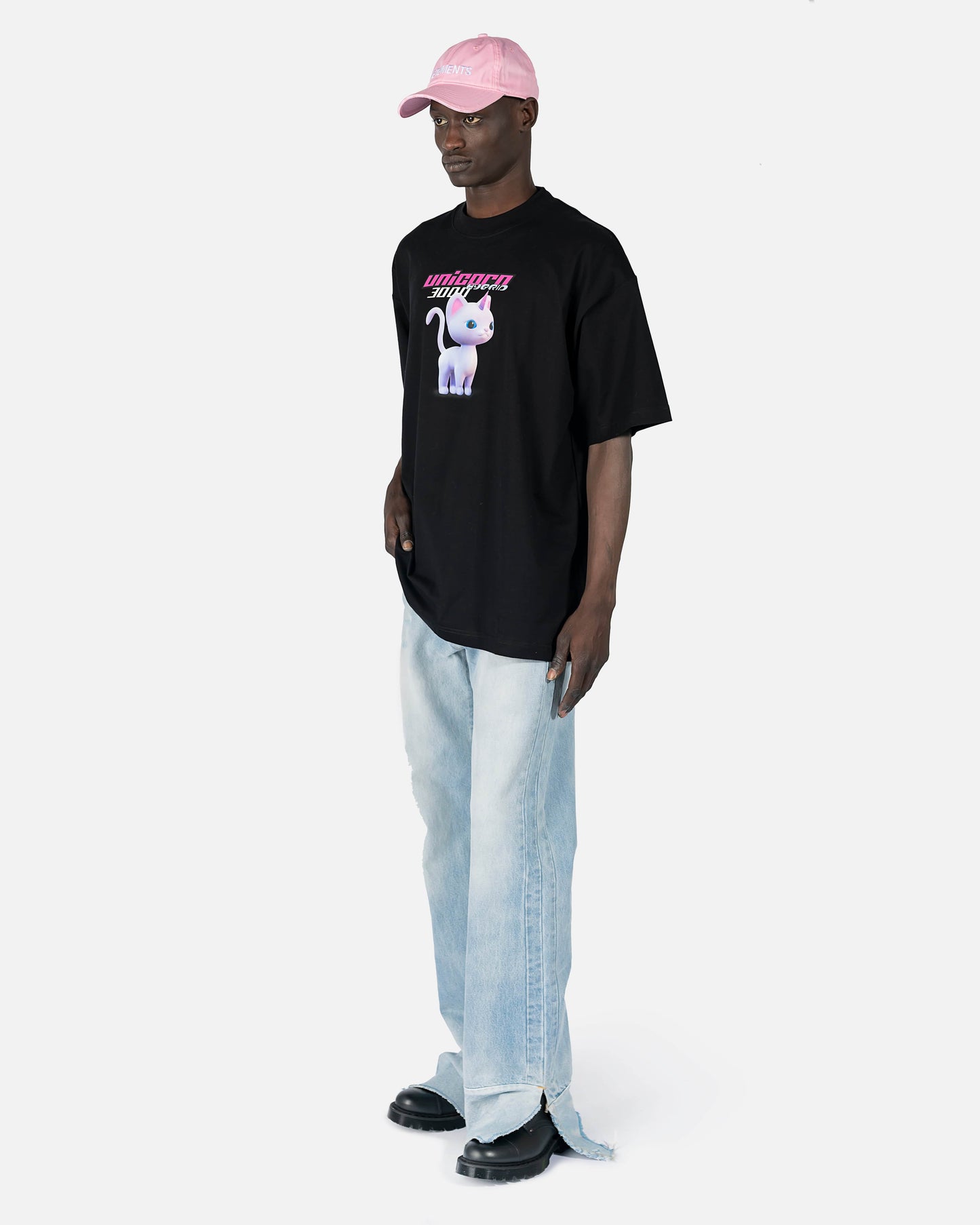 VETEMENTS Men's T-Shirts Everyone Can be a Unicorn T-Shirt in Black