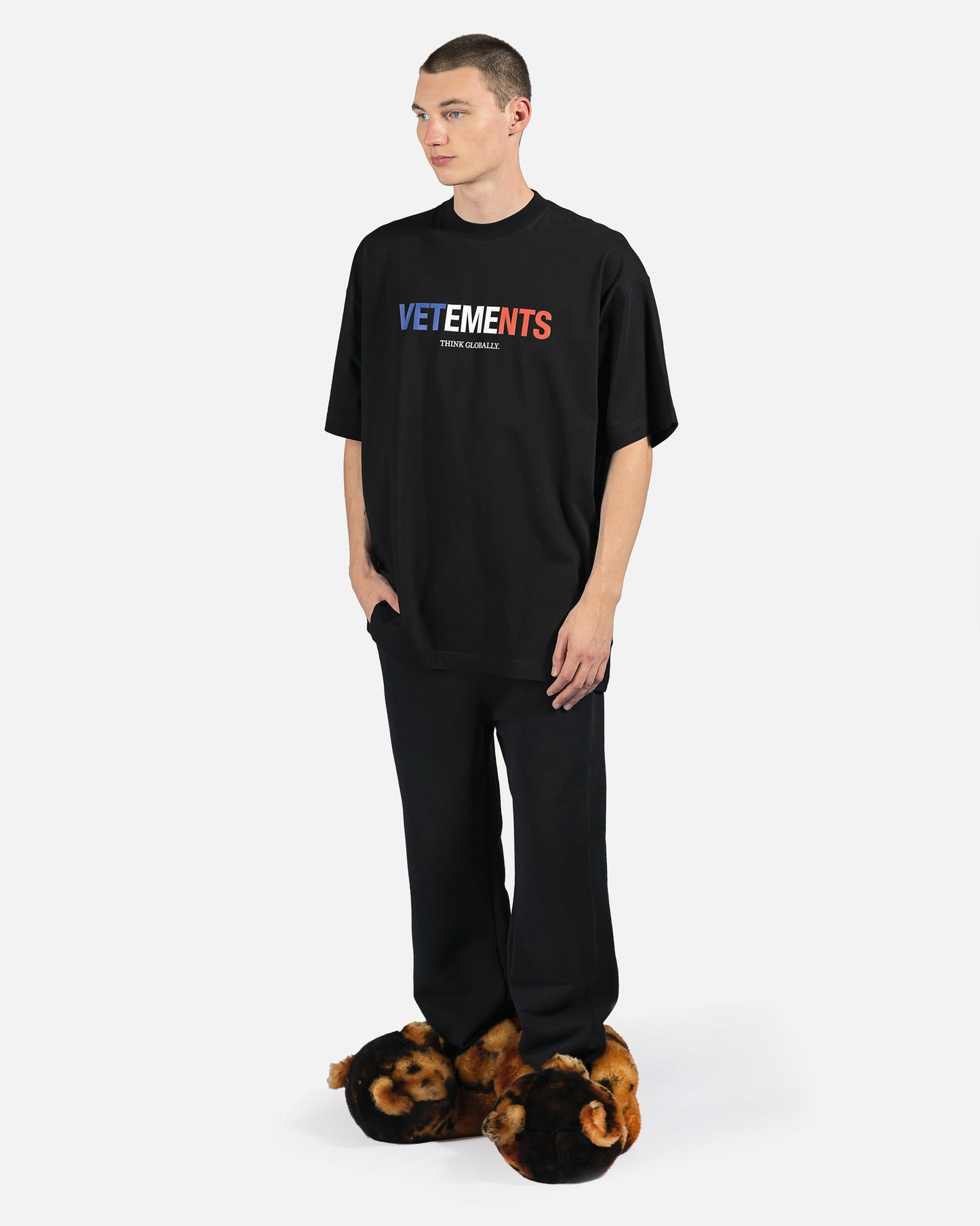 VETEMENTS Men's T-Shirts France Flag Logo Tee in Black