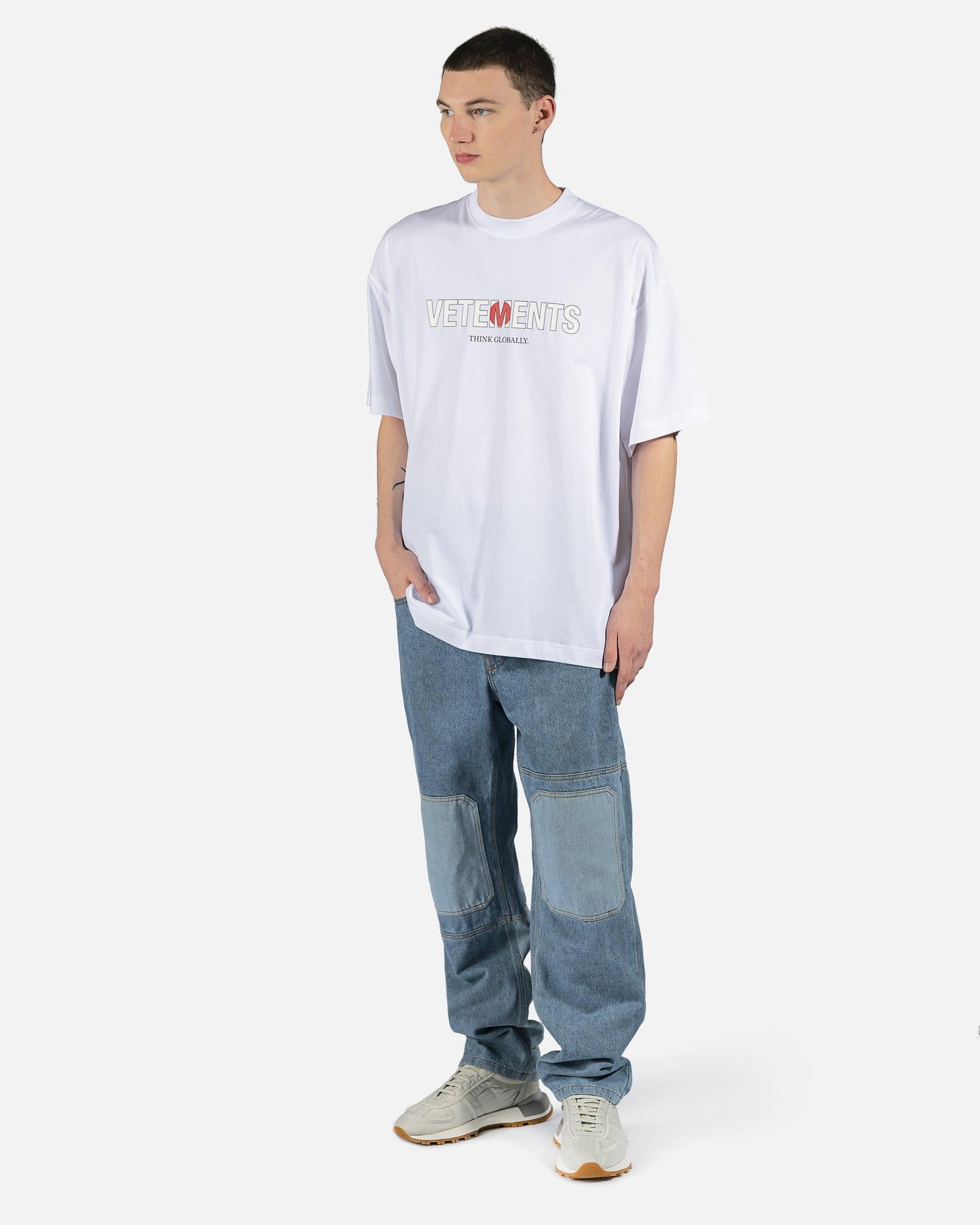 VETEMENTS Men's T-Shirts Japan Flag Logo Tee in White
