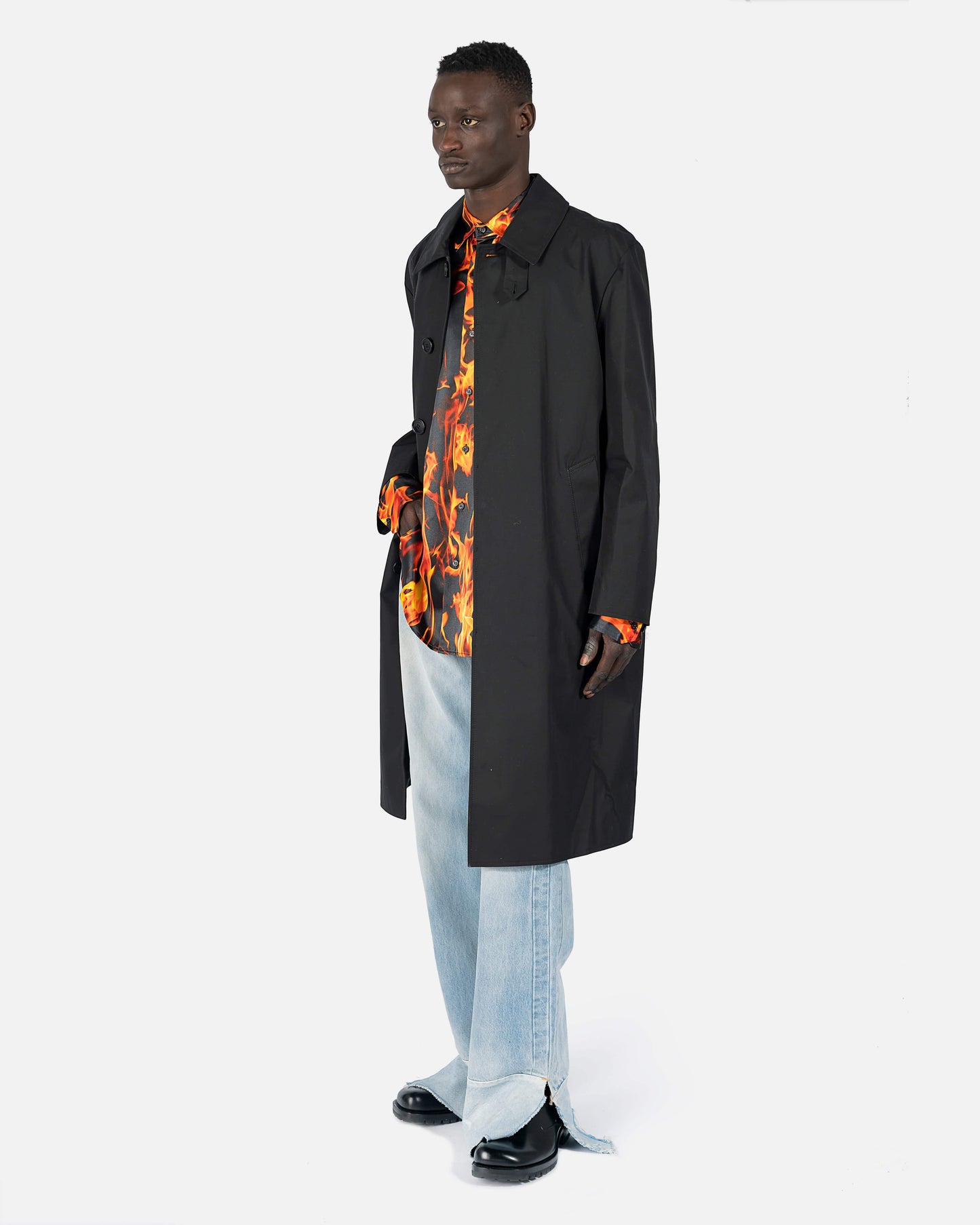 VETEMENTS Men's Coat Label Car Coat in Black