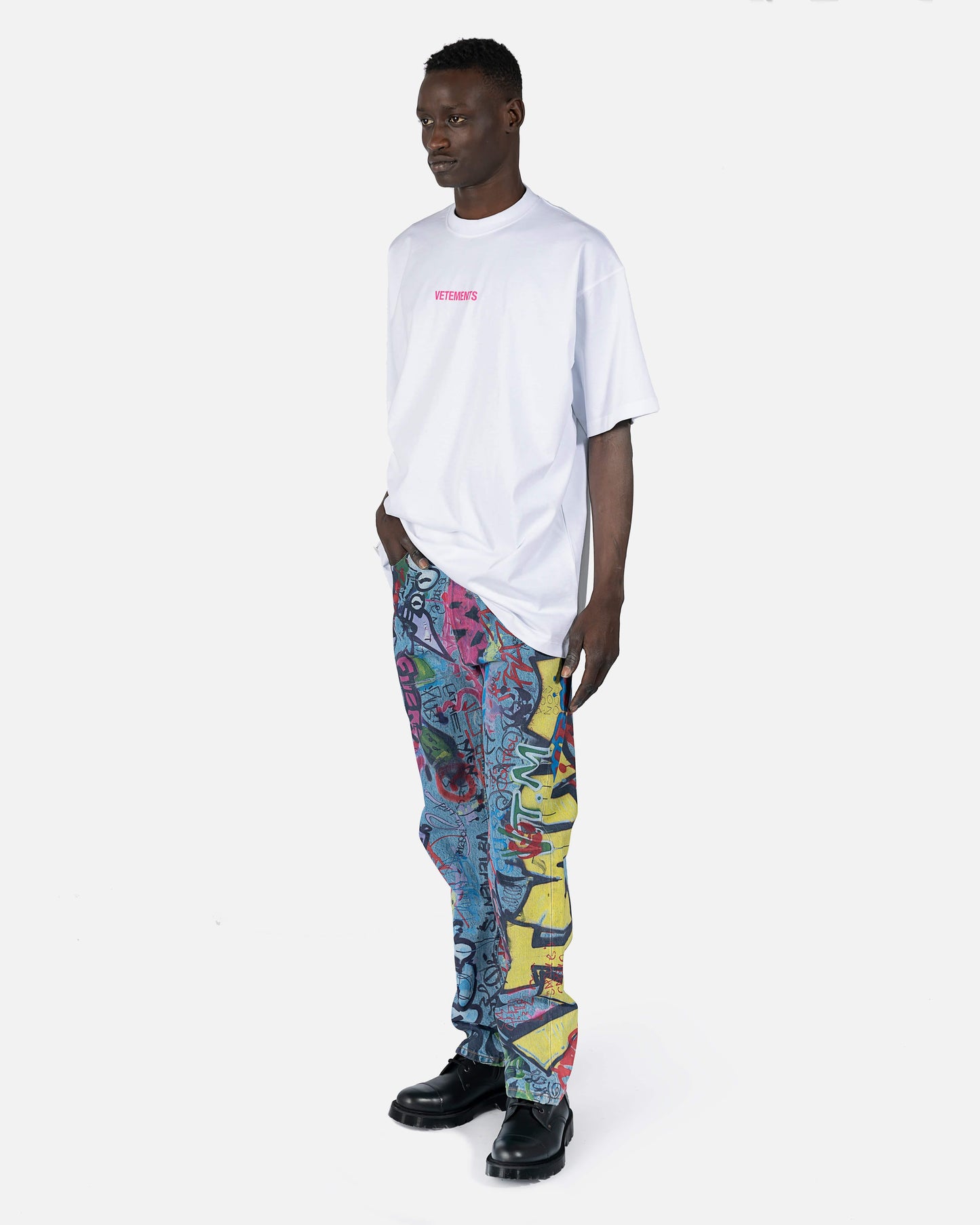 VETEMENTS Men's T-Shirts Logo Label T-Shirt in White