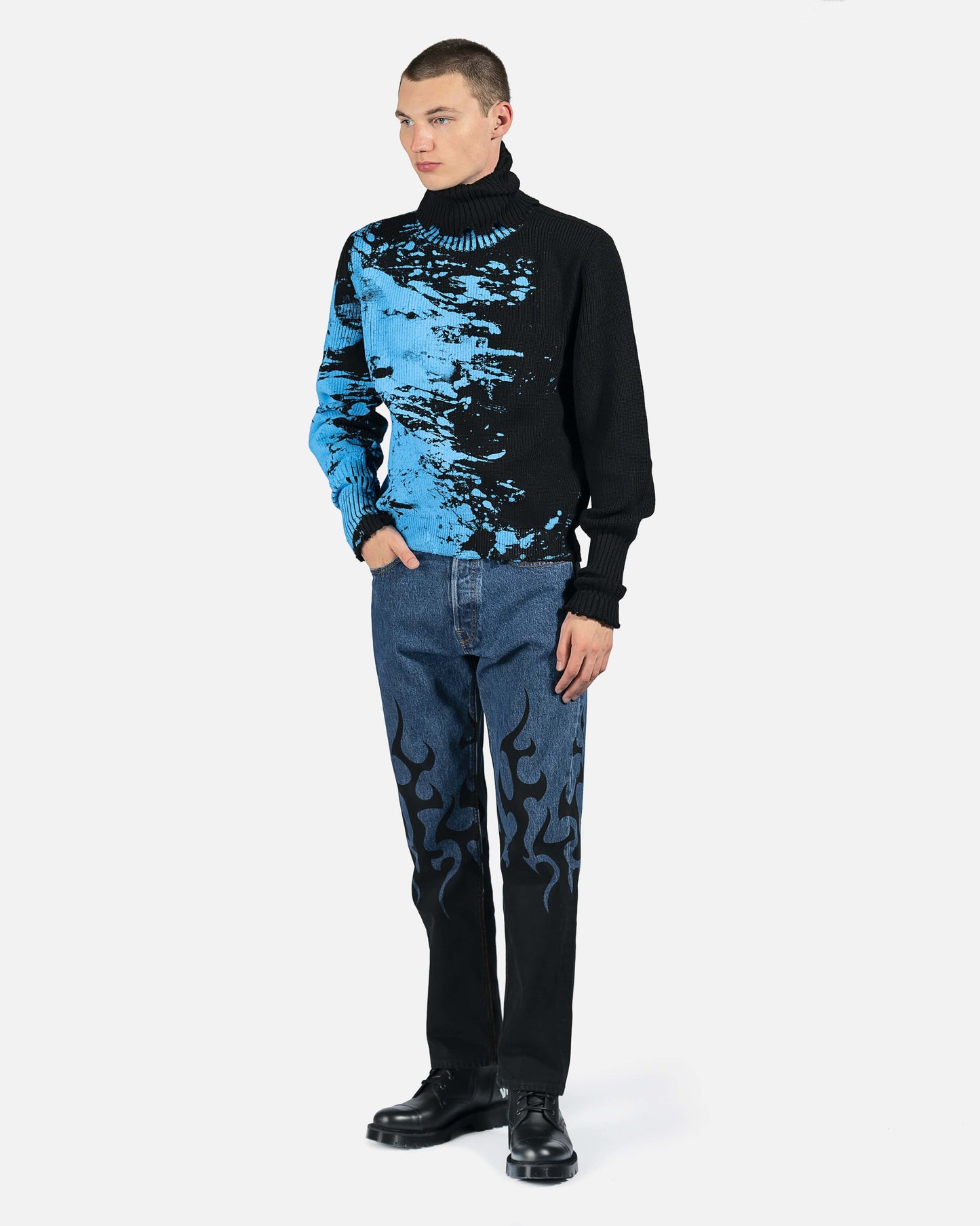 VETEMENTS mens sweater Paint Destroyed Logo Turtleneck in Black/Blue