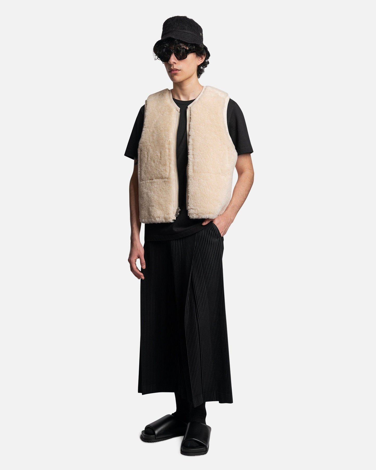 Homme Plissé Issey Miyake Men's Pants Pleats Bottom 2 in Black