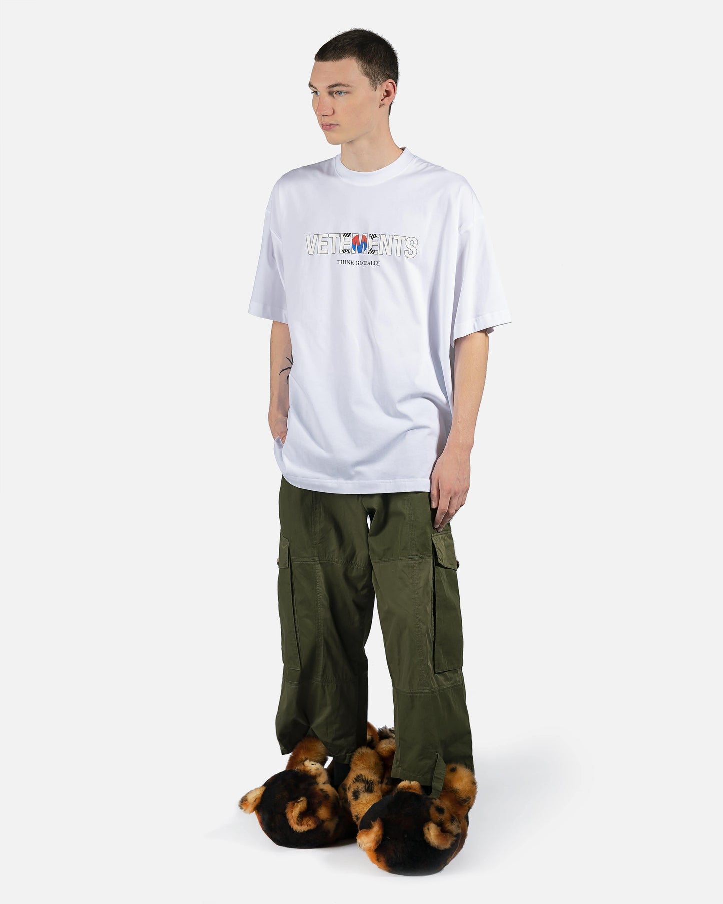 VETEMENTS Men's T-Shirts South Korea Flag Logo Tee in White