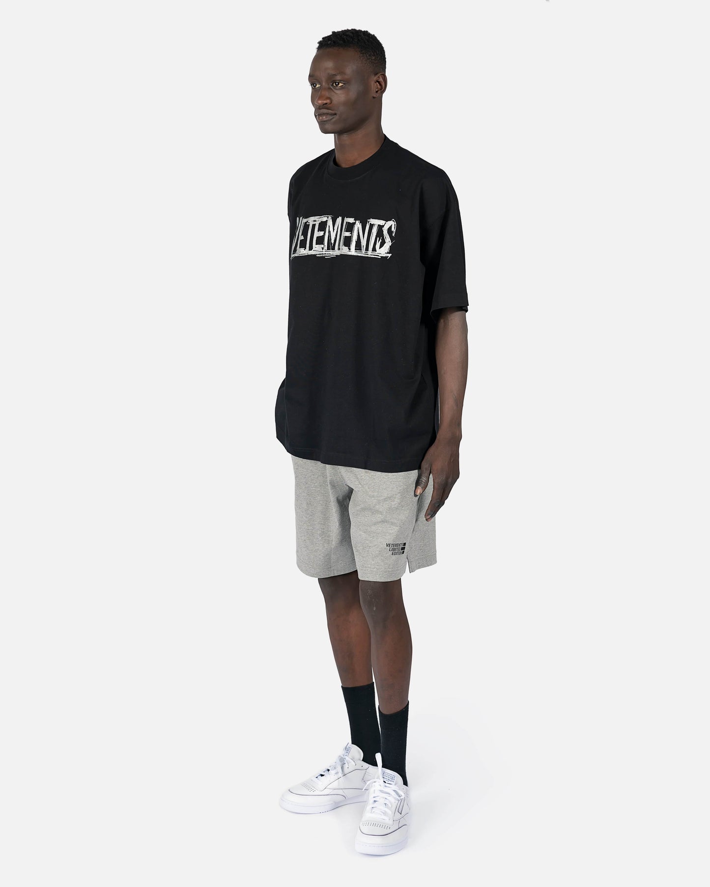 VETEMENTS Men's T-Shirts World Tour T-Shirt in Black