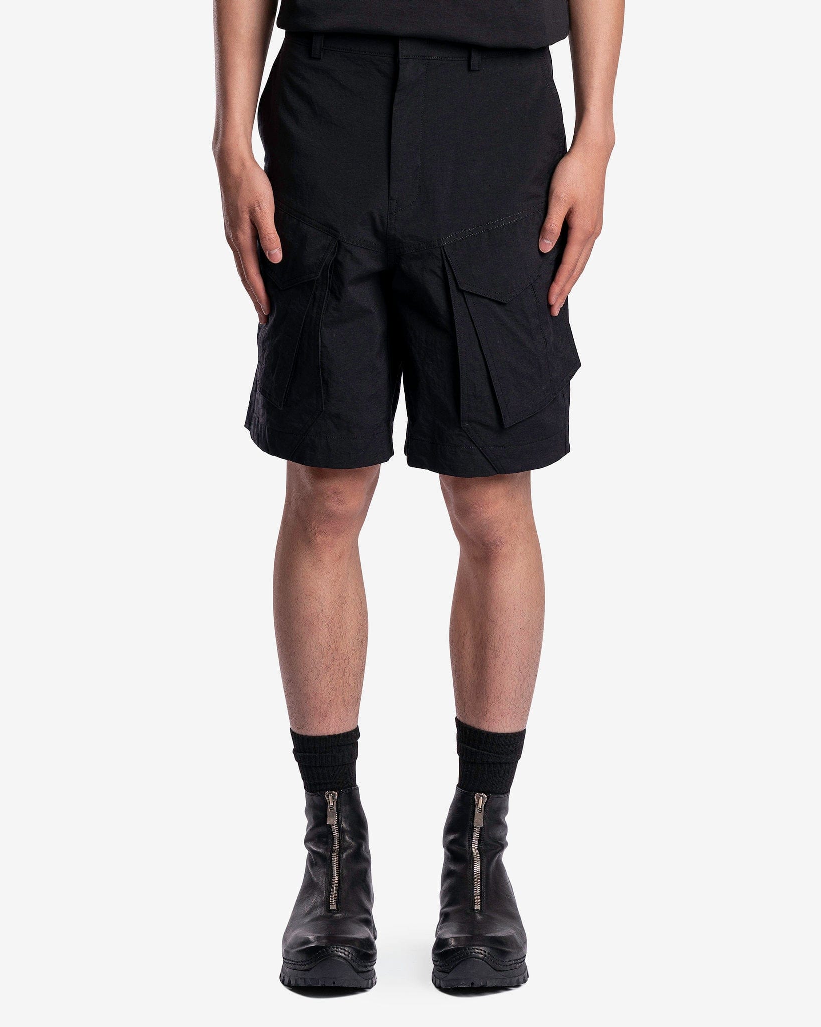 Juun.J Men's Shorts Adjustable Waist Cargo Shorts in Black