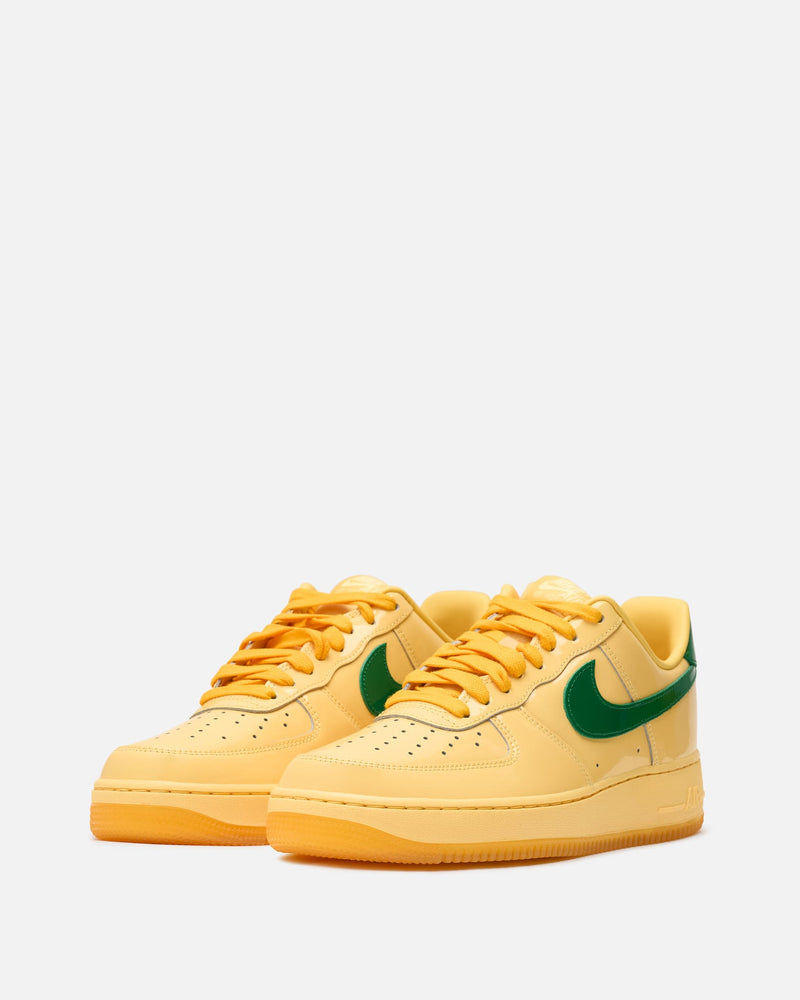 Nike Men's Sneakers Air Force 1 Low in Topaz Gold/Pine Green