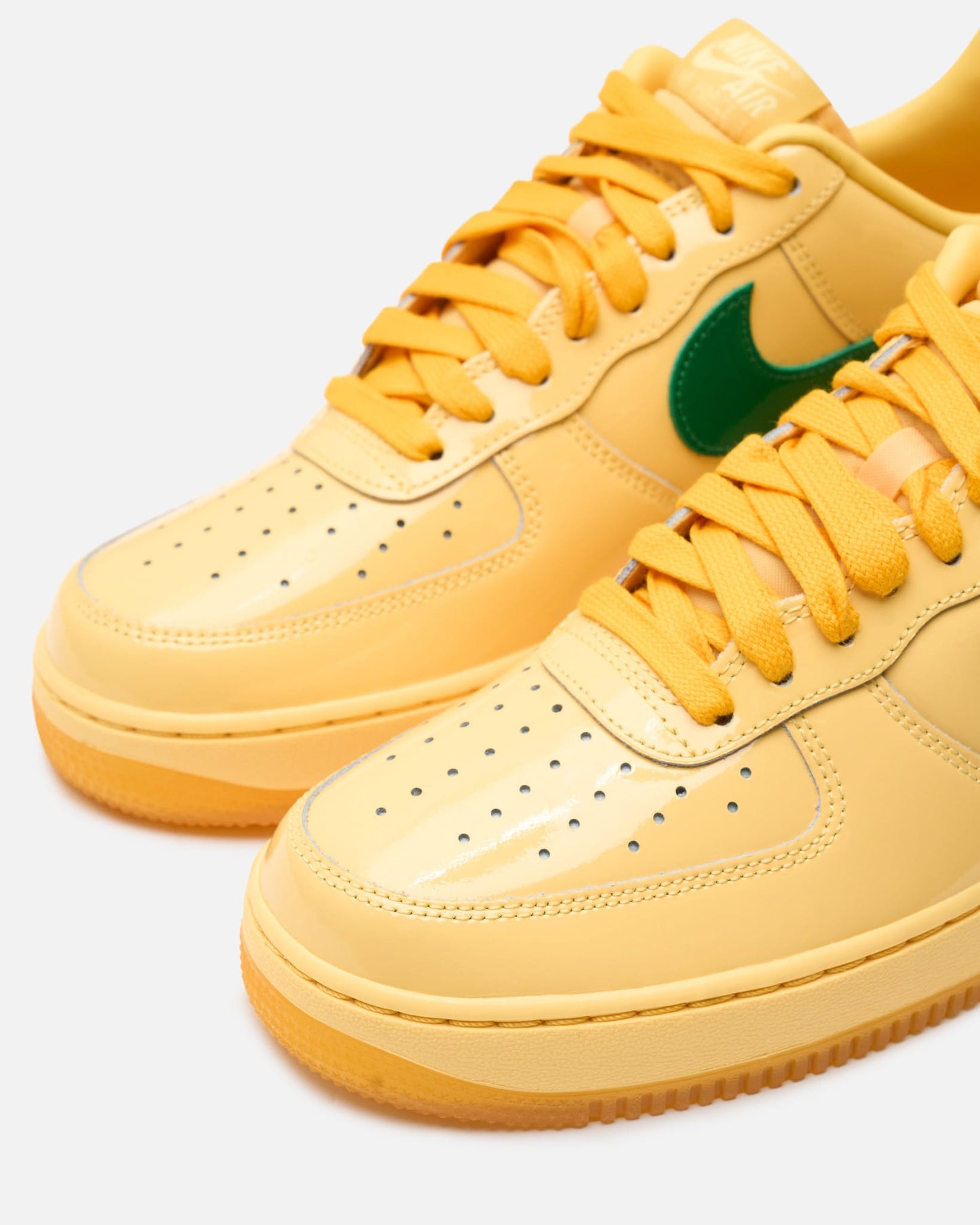 Nike Men's Sneakers Air Force 1 Low in Topaz Gold/Pine Green