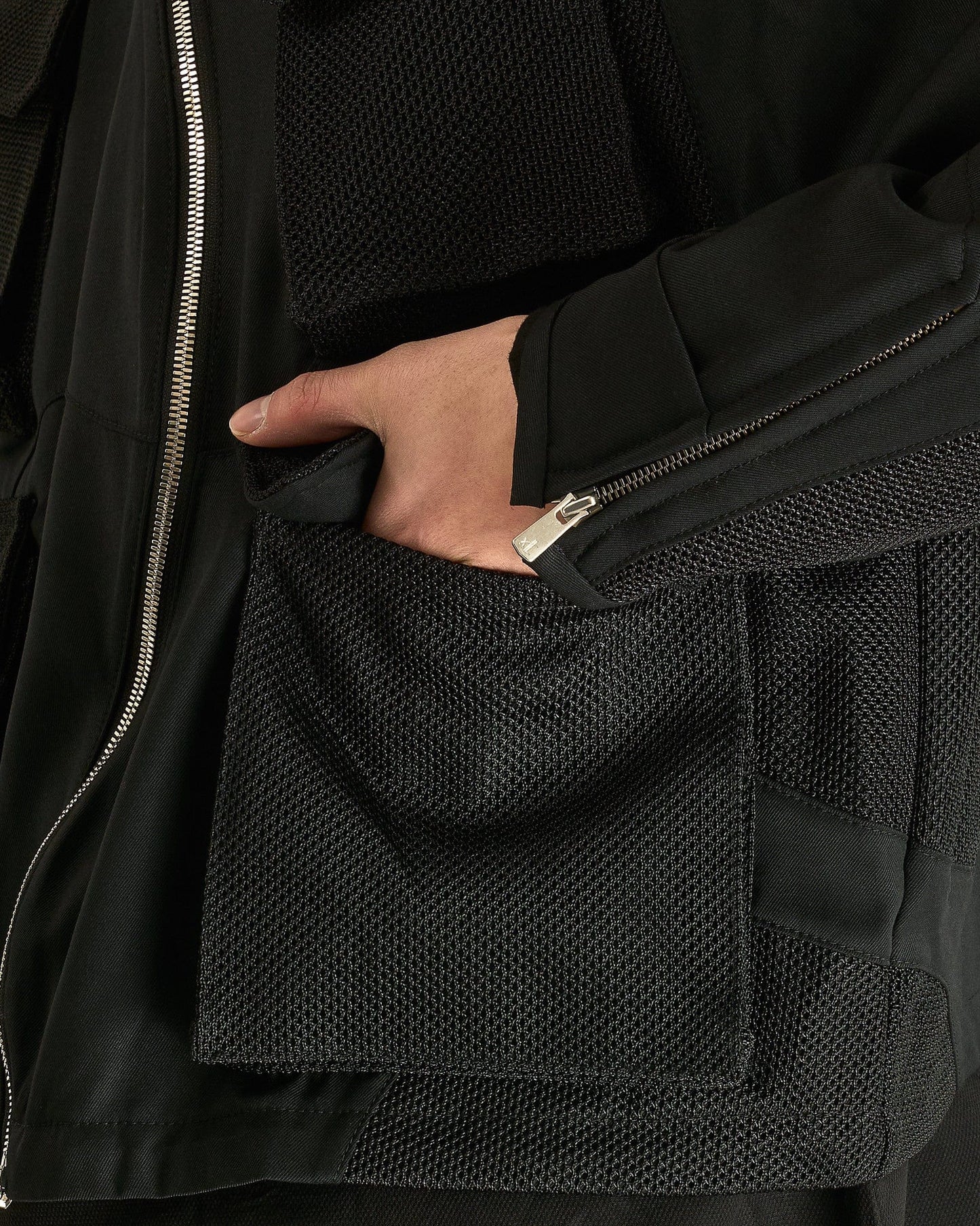 FFFPOSTALSERVICE Men's Jackets Aire Curved Zip Game Jacket in Black