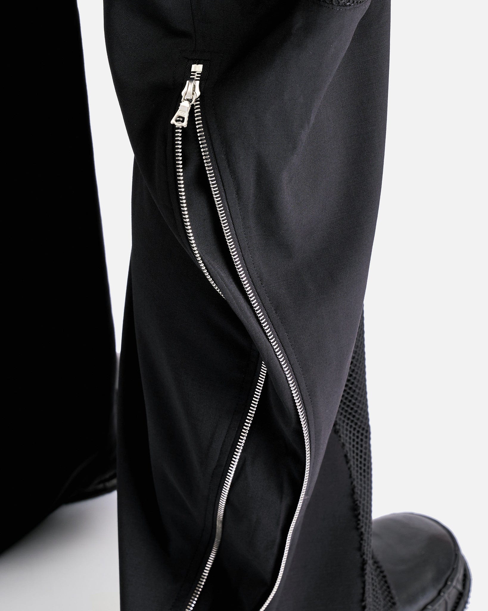 CMMAWEAR Men's Pants Articulated Back-Zip Trousers in Black