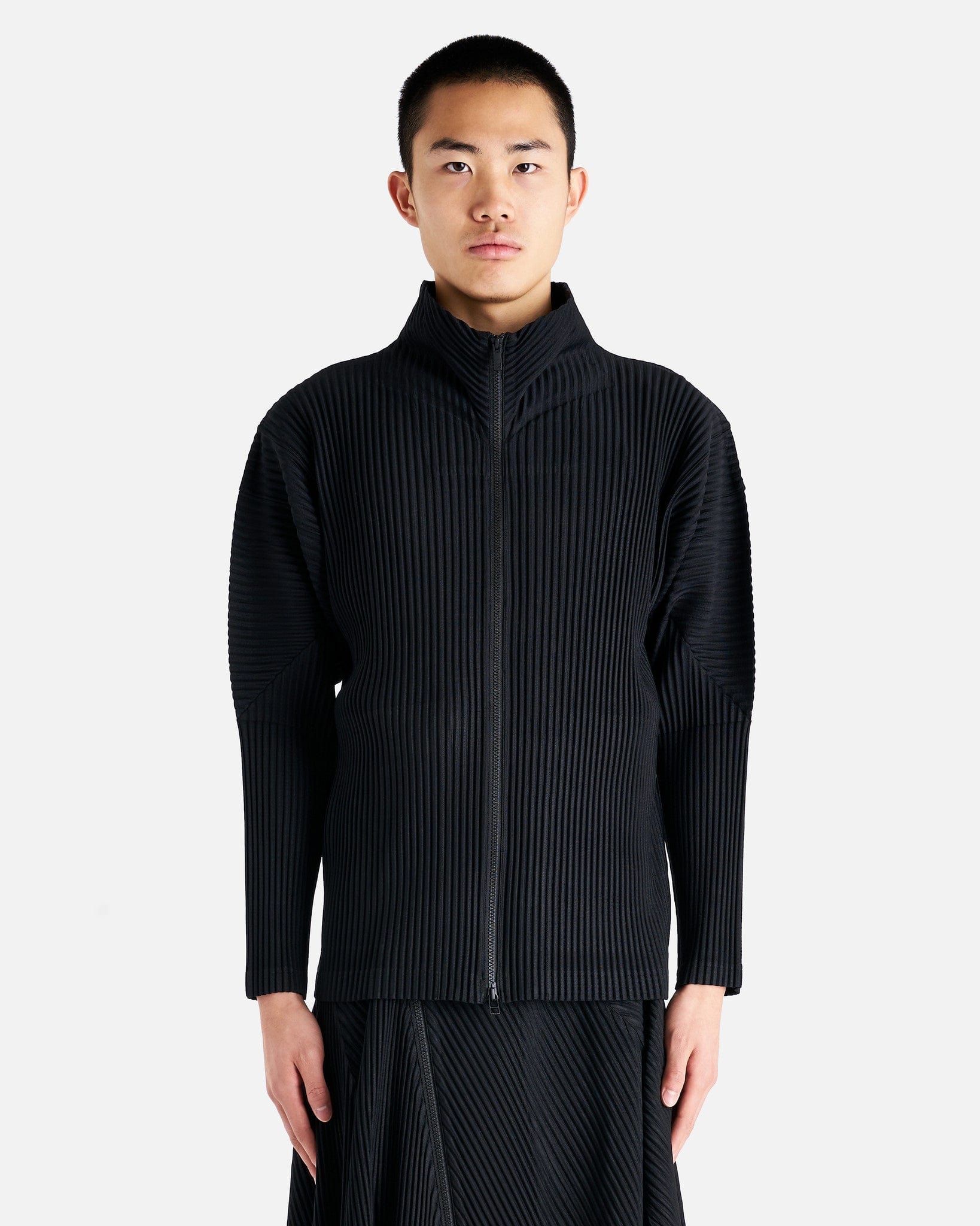 Homme Plissé Issey Miyake Men's Sweater Basics Cardigan in Black