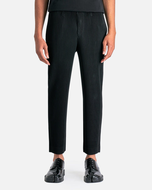 Homme Plissé Issey Miyake Men's Pants Basics Pleated Trousers in Black