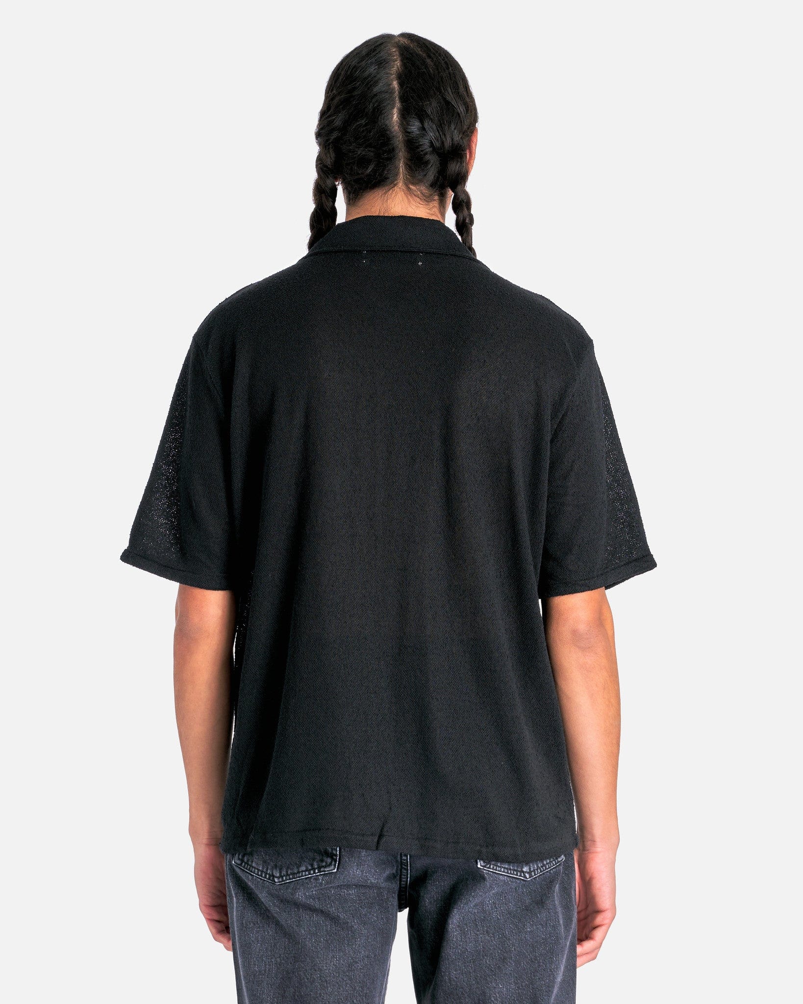 – Box Shortsleeve SVRN Shirt Boucle in Black