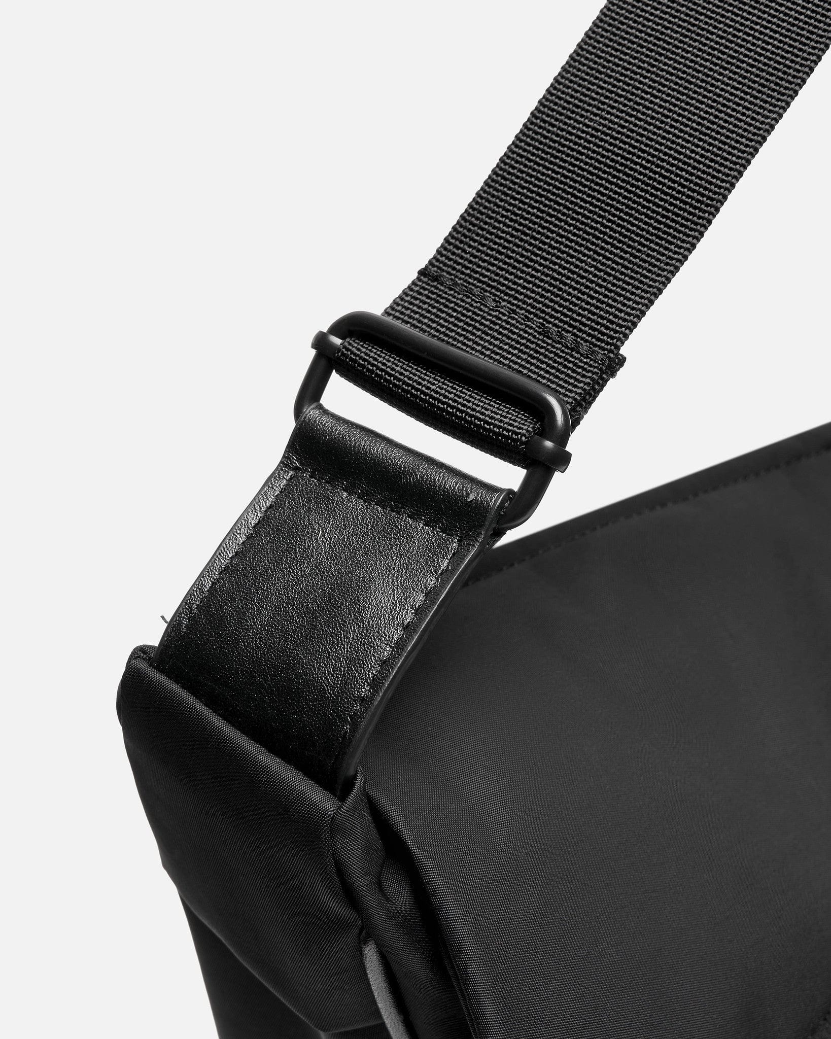CMMAWEAR Men's Bags Crescent Bag in Black