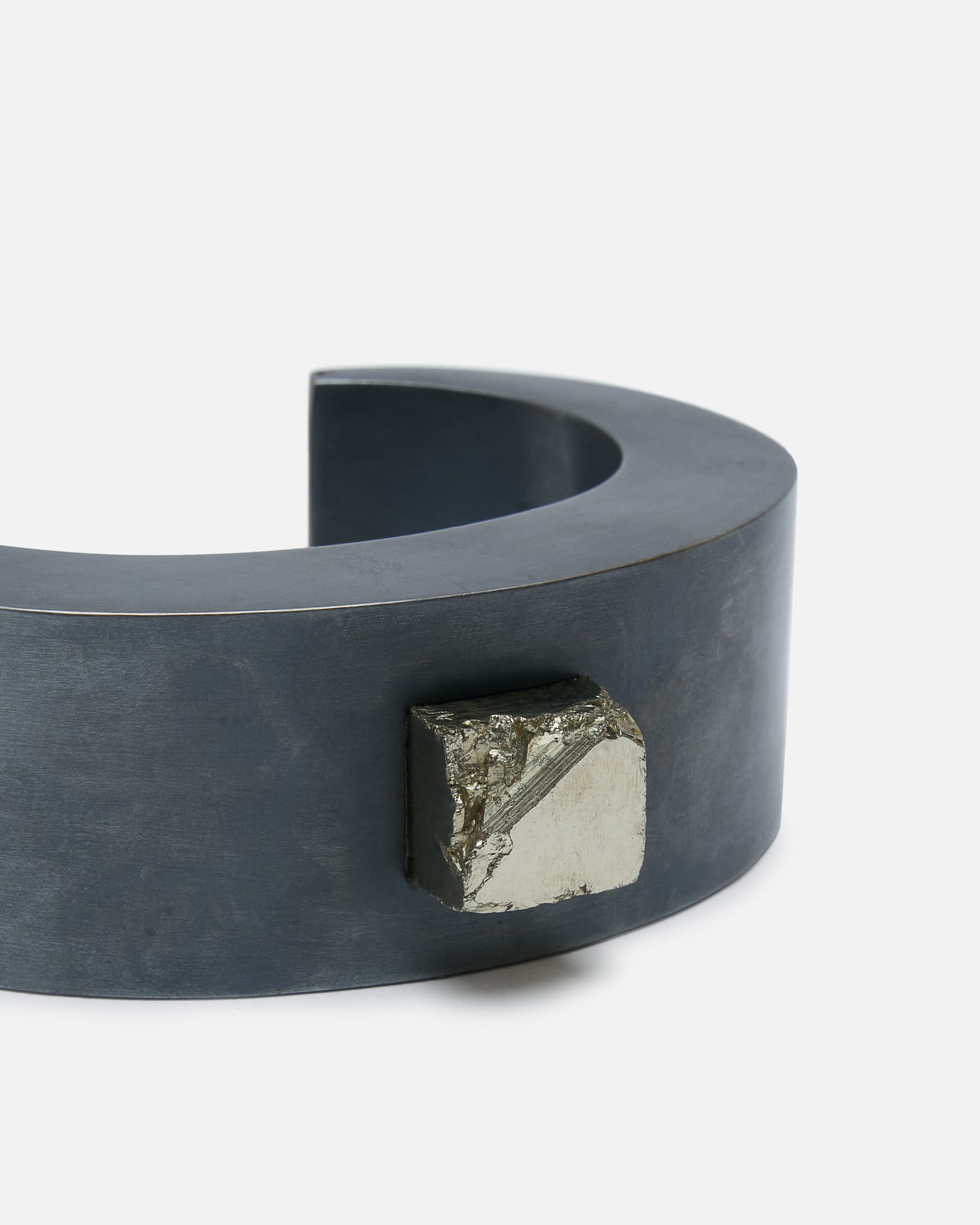 Parts of Four Jewelry M Crescent Bracelet in Mineral Collision / 30mm / KA, PYR