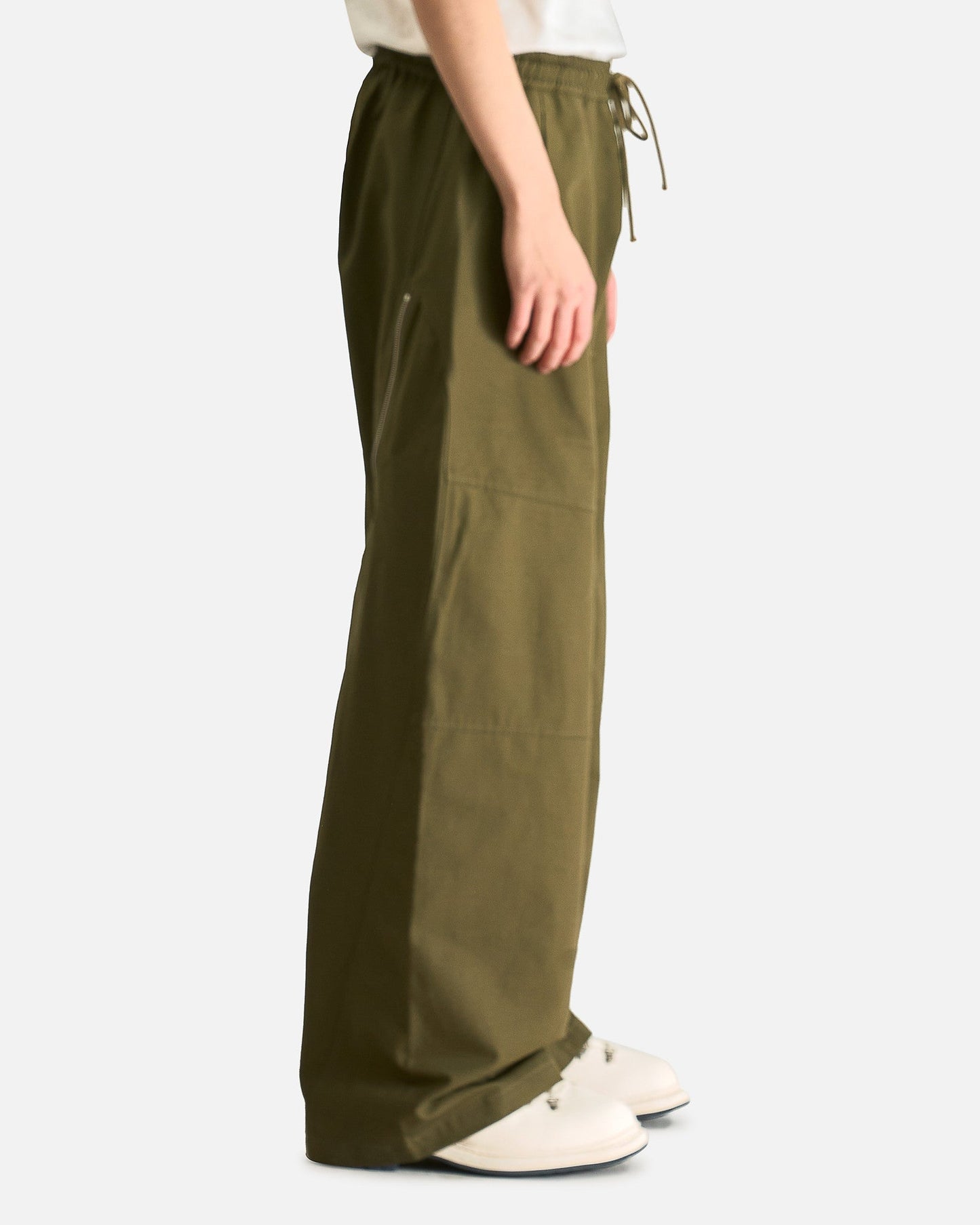 FFFPOSTALSERVICE Men's Pants Curved Backzip Trousers in Sand