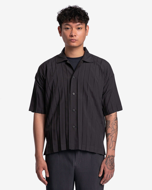 Homme Plissé Issey Miyake Men's Shirts Edge Short Sleeve Shirt in Charcoal Grey