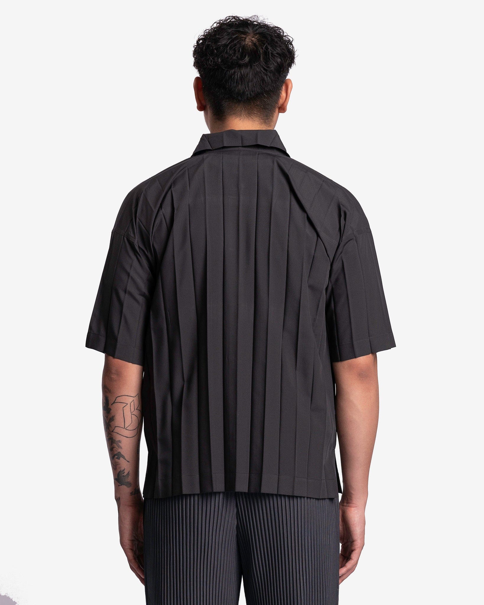 Homme Plissé Issey Miyake Men's Shirts Edge Short Sleeve Shirt in Charcoal Grey