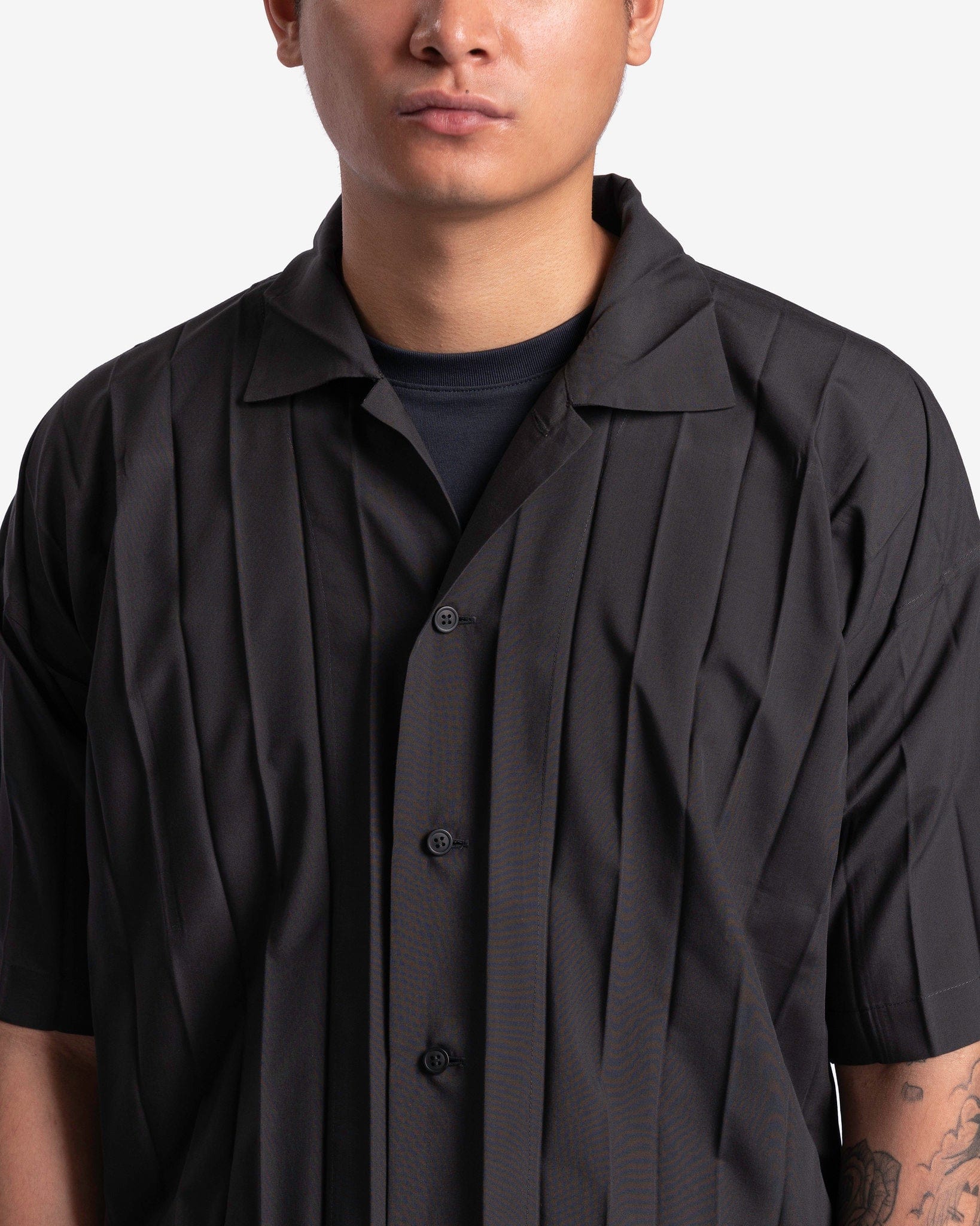 Homme Plissé Issey Miyake Men's Shirts Edge Short Sleeve Shirt in Charcoal Grey