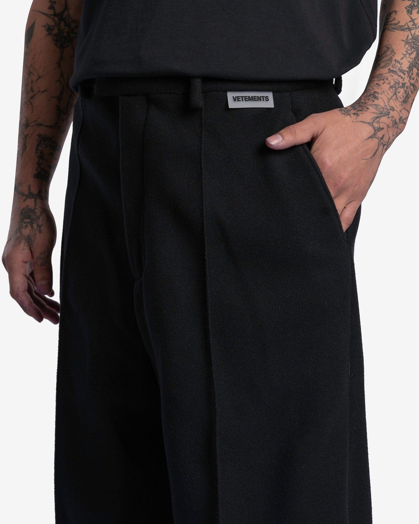 VETEMENTS Men's Pants Fleece Tailored Pants in Black