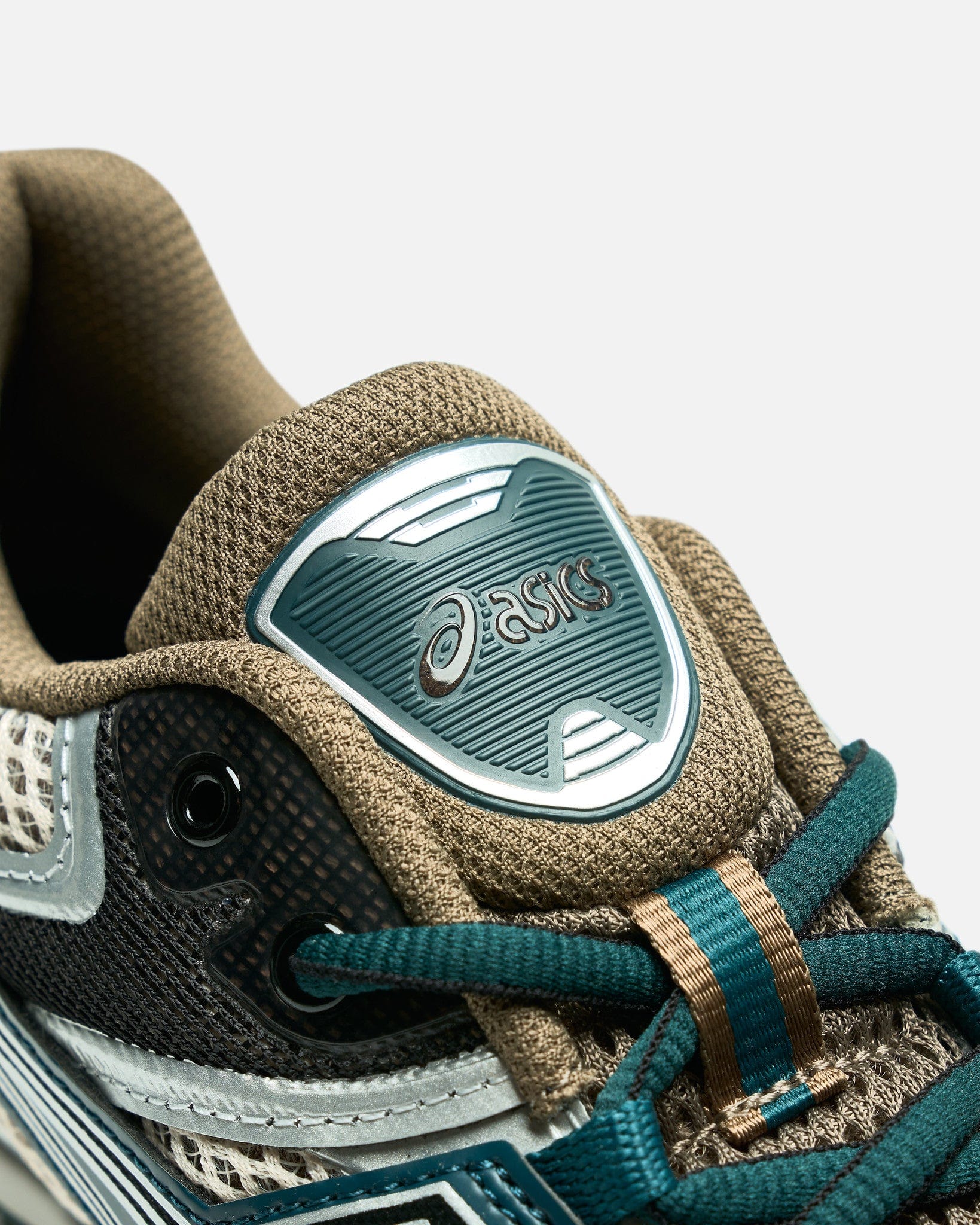 Gel-Quantum Kinetic in Oatmeal/Dark Taupe – SVRN