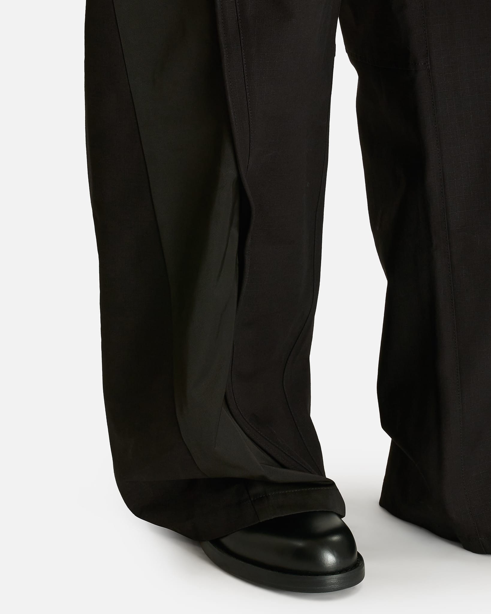FFFPOSTALSERVICE Men's Pants Kinarak Wired Trouser in Black