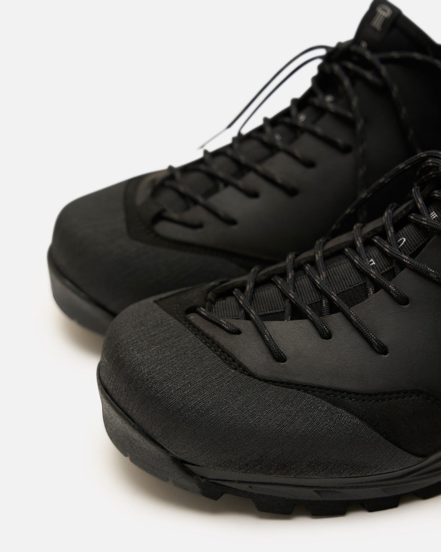 Demon Men's Shoes Kresta Gaiter in Black