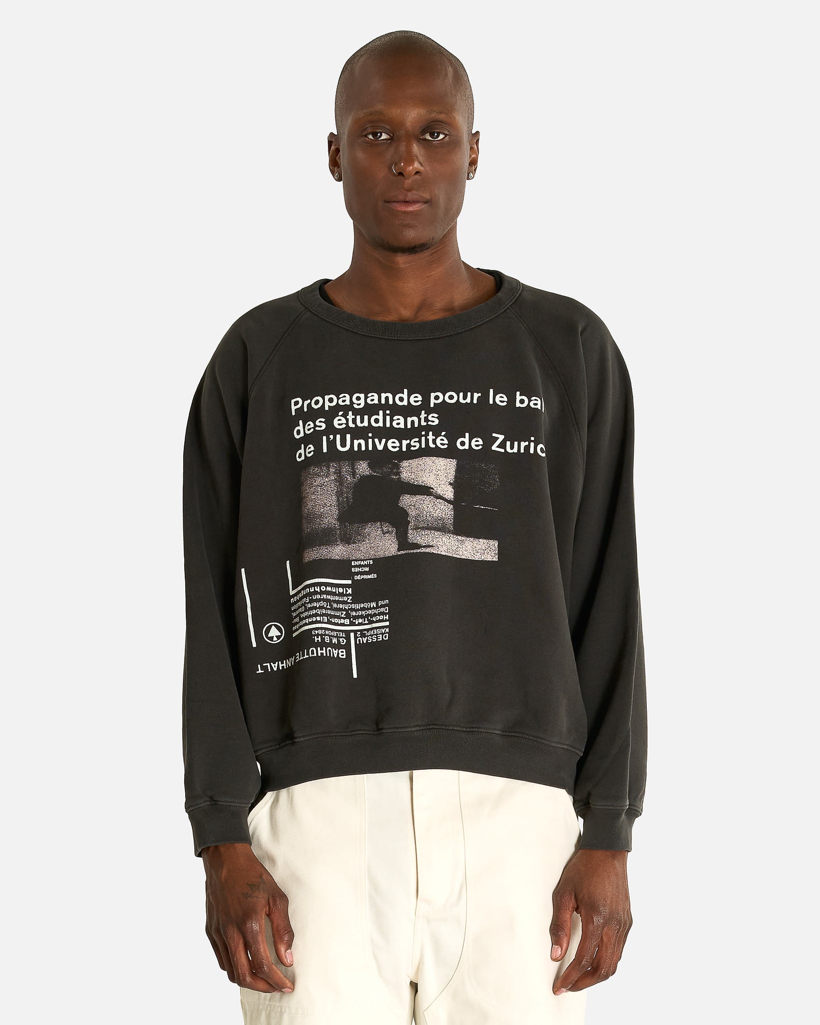 L'Universite De Zurich Raglan Crewneck in Faded Black – SVRN