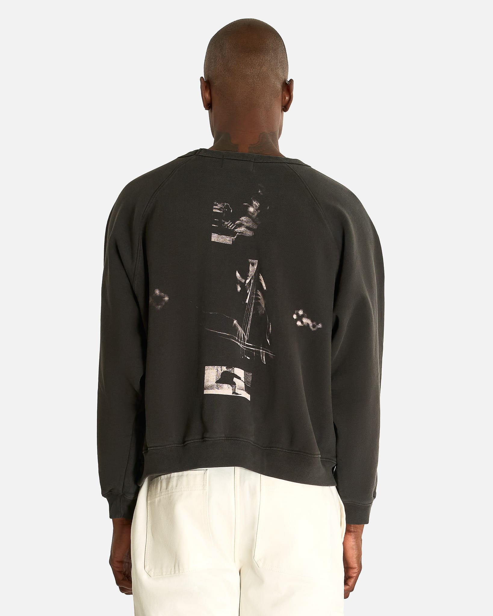 L'Universite De Zurich Raglan Crewneck in Faded Black – SVRN