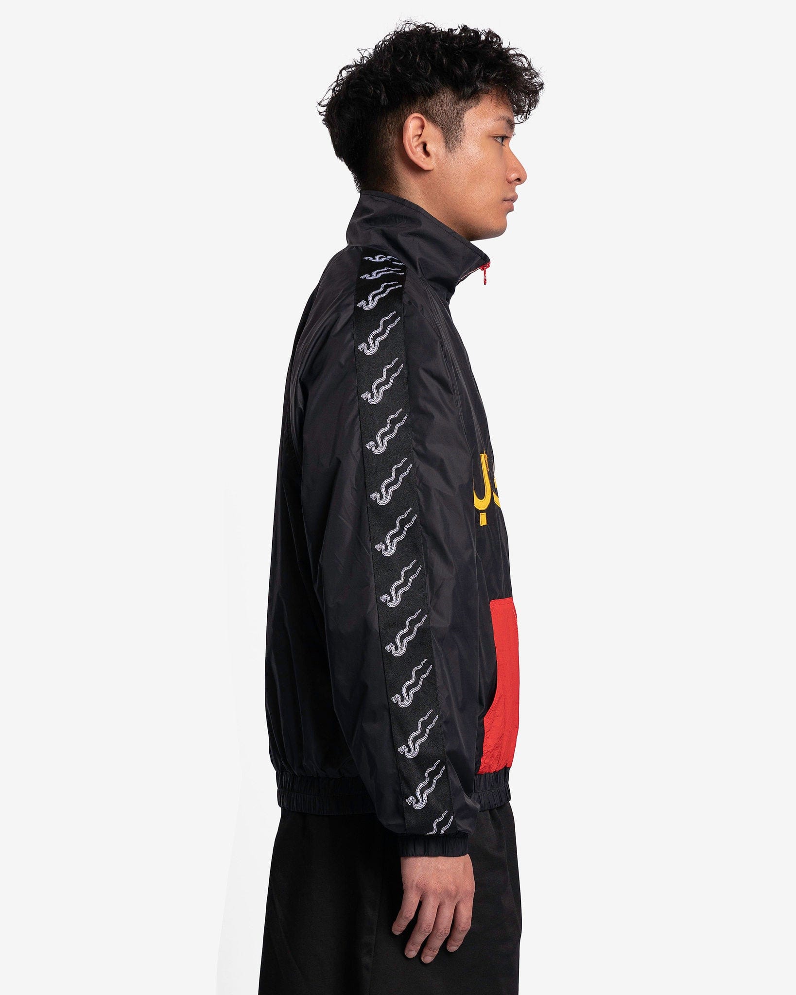 Shell Windbreakert Logo Shell Windbreaker in Black/Red – SVRN