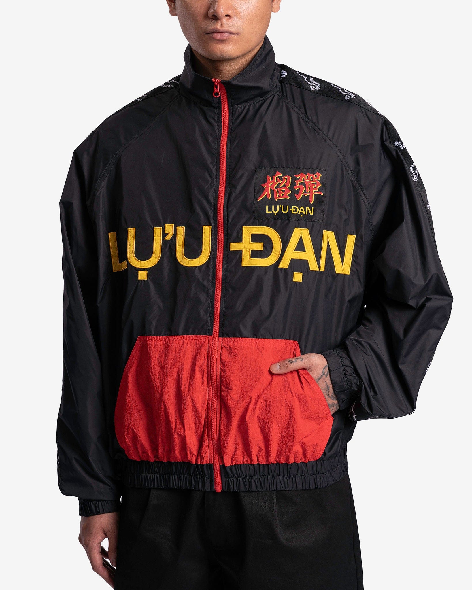 Shell Windbreakert Logo Shell Windbreaker in Black/Red – SVRN