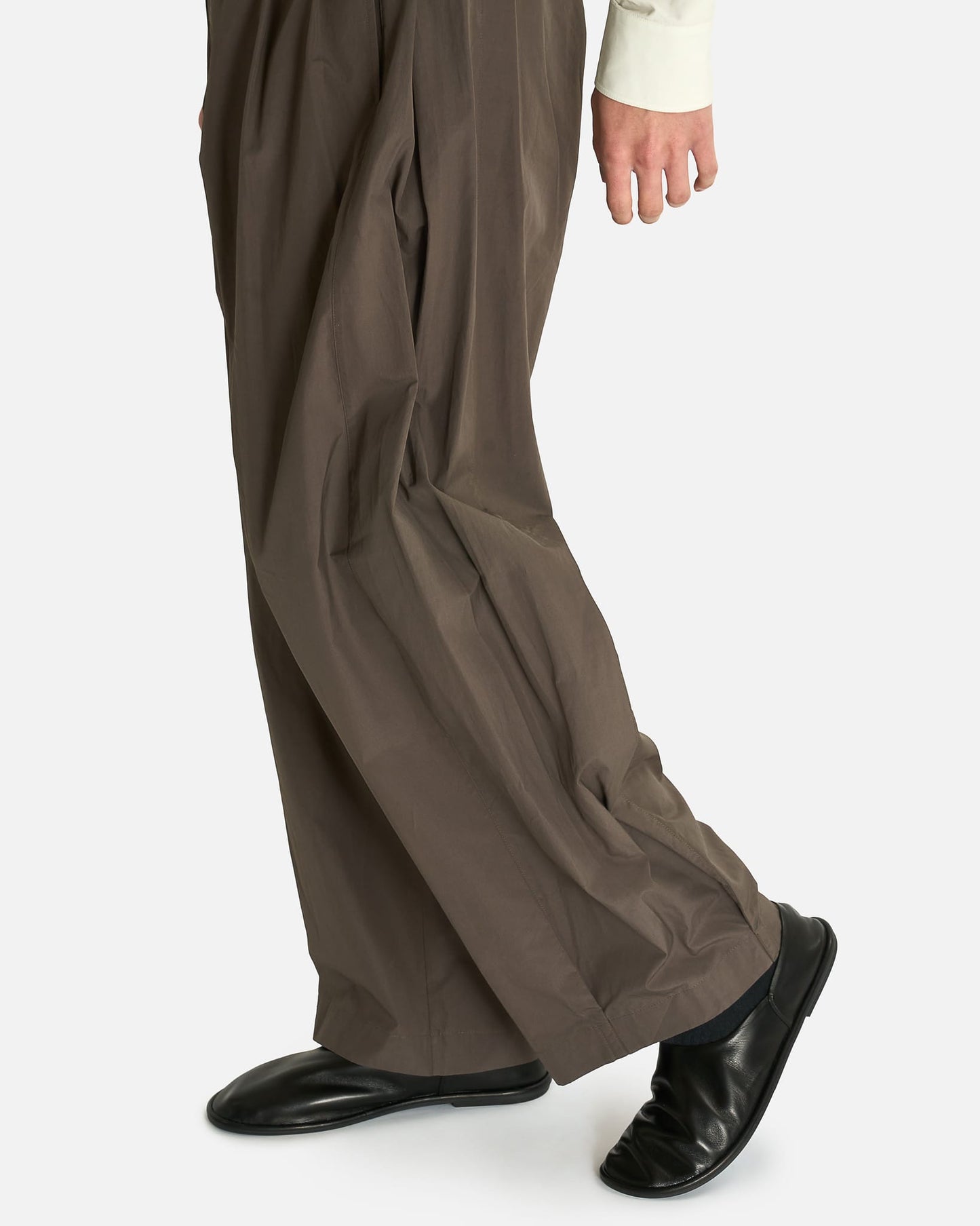 The Row Men's Pants Malou Pant in Cedar Brown