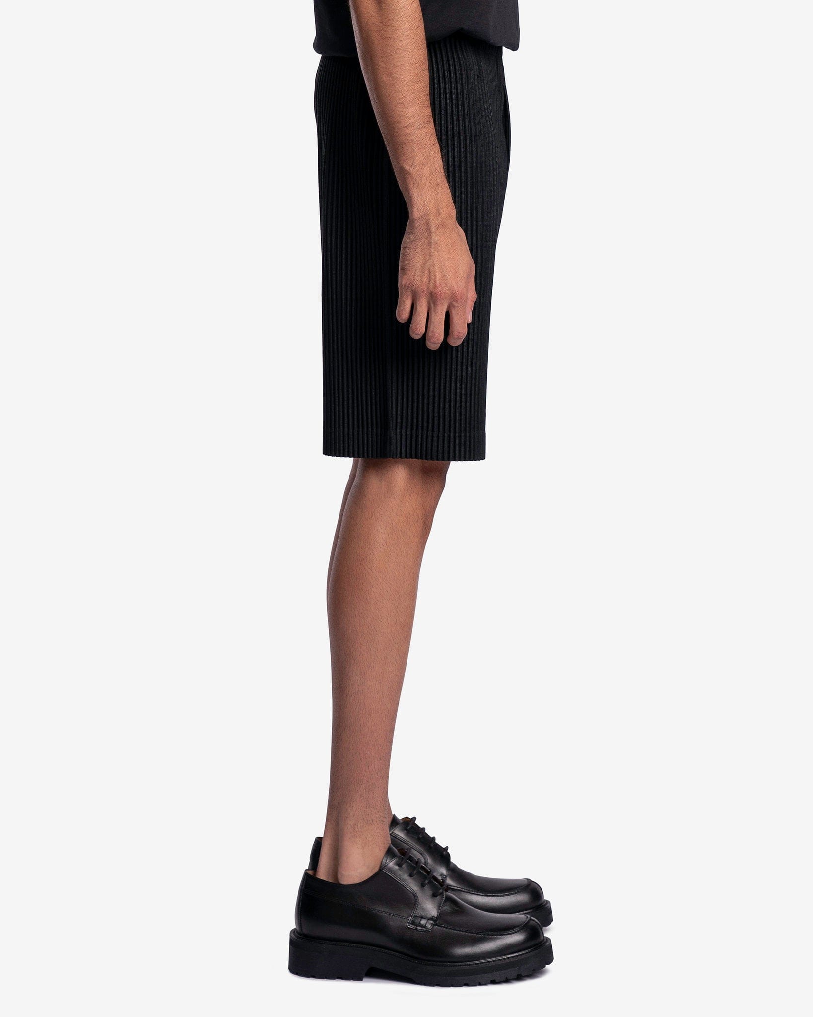 Homme Plissé Issey Miyake Men's Shorts MC May Shorts in Black