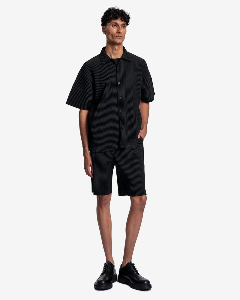 Homme Plissé Issey Miyake Men's Shorts MC May Shorts in Black
